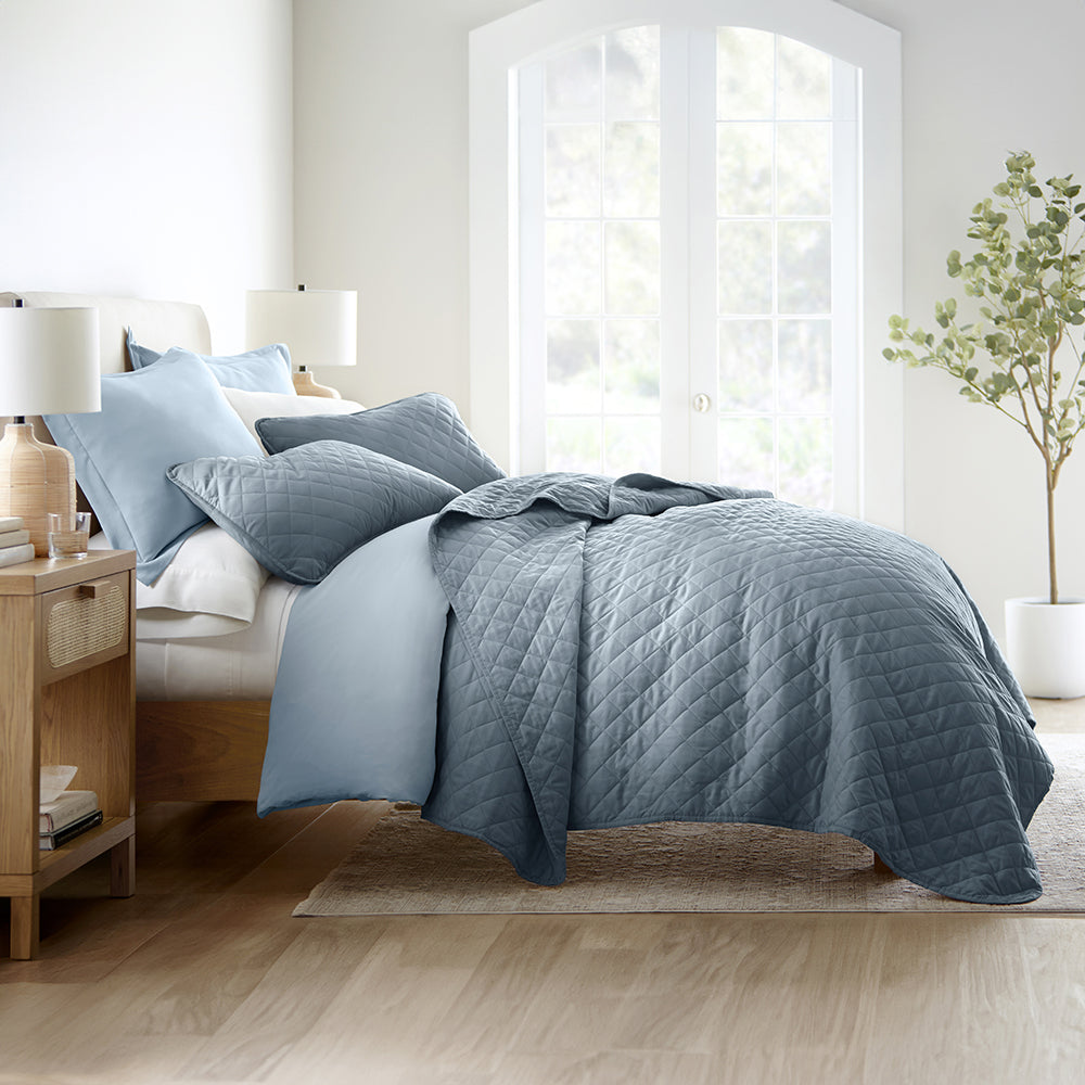 3 Piece Diamond Stitch Quilted Coverlet Set - Queen Size Bedspread with Matching Pillow Shams - Luxury Soft Microfiber Bedding for Cozy Bedroom Decor (Perfect for Master Bedroom, Guest Room & Dorm)