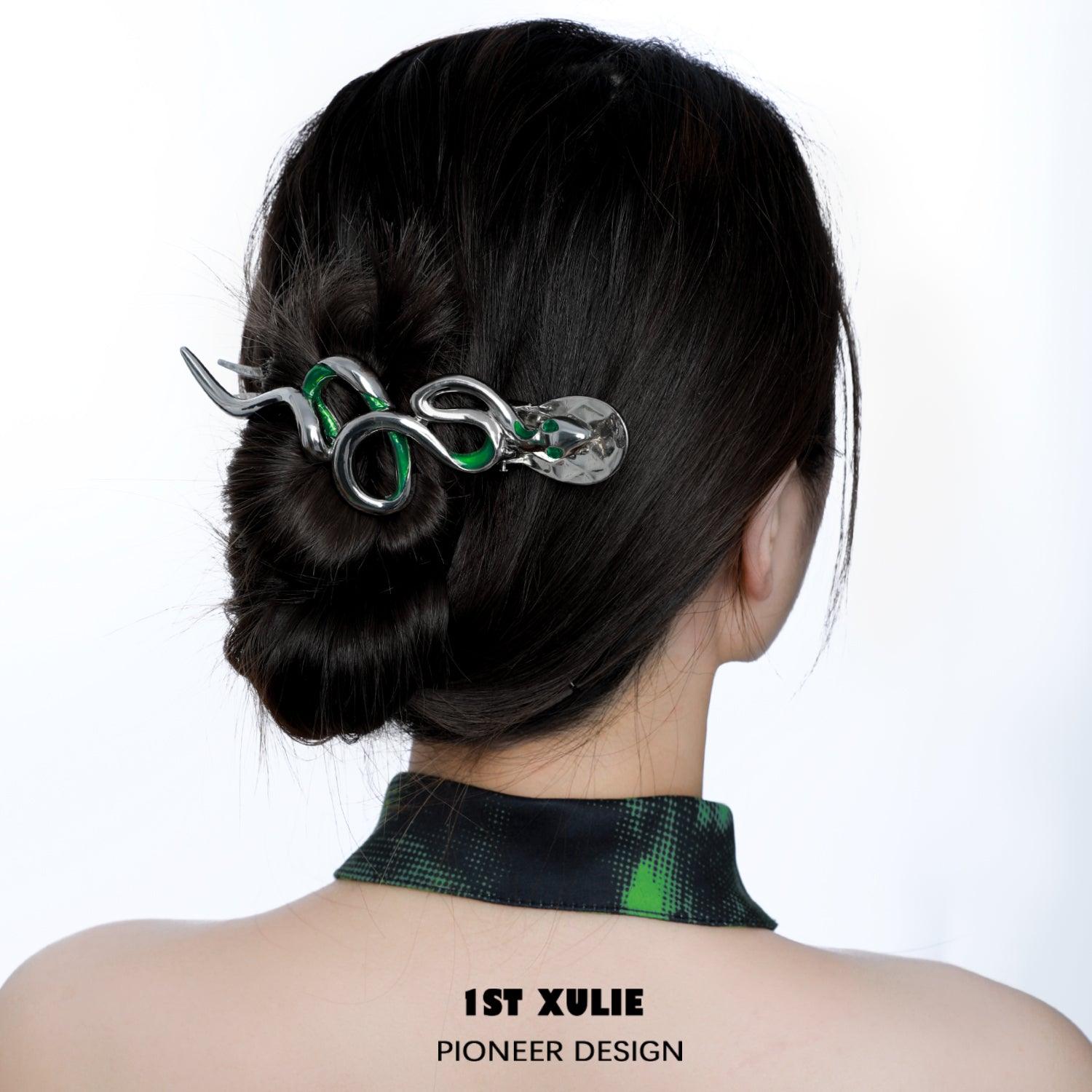 Slytherin House 18k Gold Plated Giant Snake Hair Clip - Harry Potter Inspired Hairpin for Cosplay, Halloween Costume & Witchy Fashion Accessories