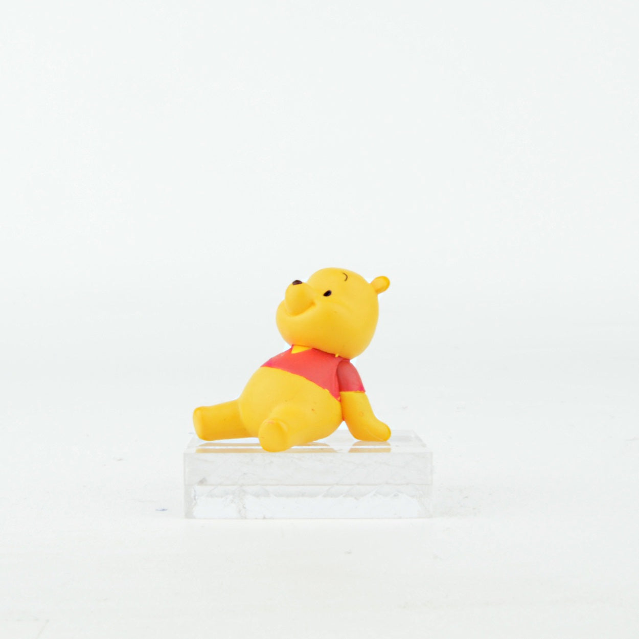 Disney Japan Petanto Chokkorizu Sitting Mini Figure - Cute Collectible Anime Character Statue for Home Decor, Office Display, and Gift Giving