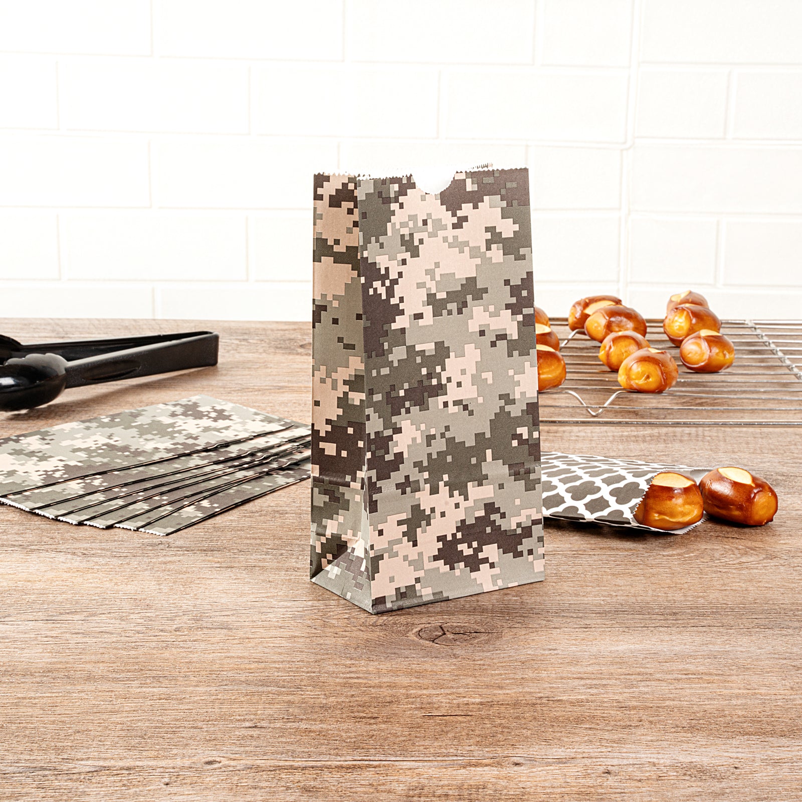 Camouflage Paper Bags 2 lb Capacity - 4.25