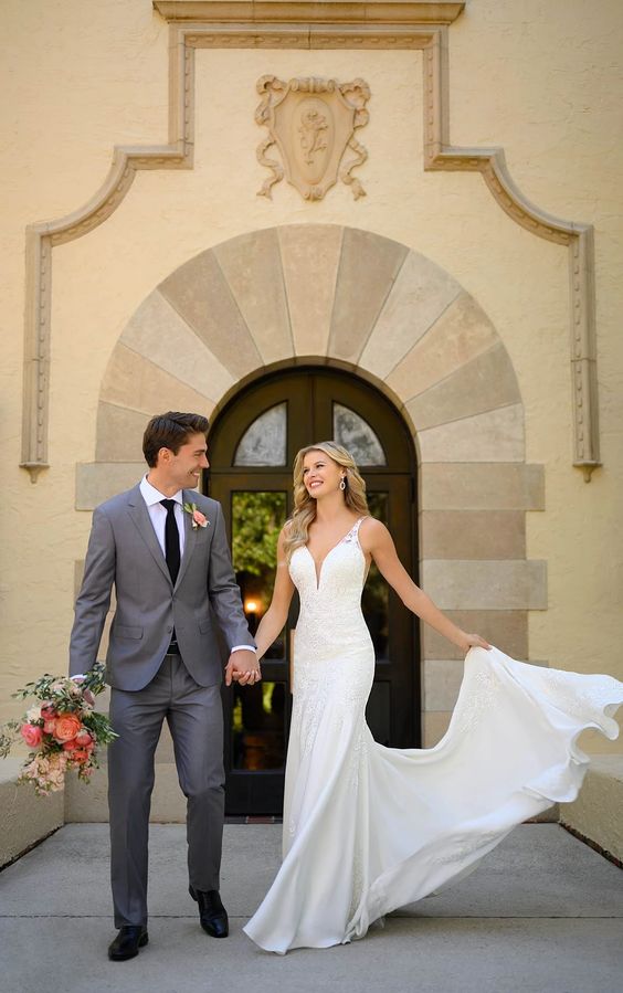 Stella York 7078 Sample Wedding Dress – Elegant A-Line Gown for Brides, Perfect for Church, Beach, and Outdoor Ceremonies