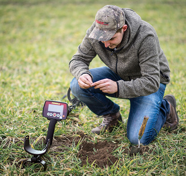 Fisher F11 Waterproof Metal Detector with 7