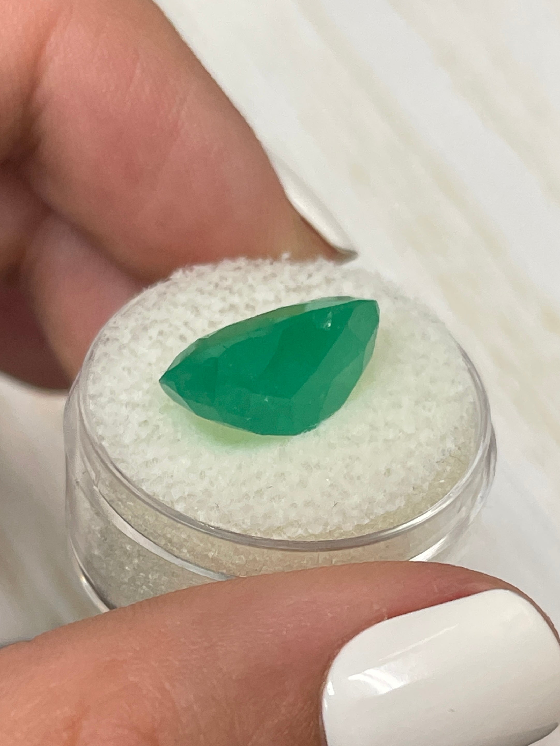 8.85 Carat Elongated Grassy Green Natural Loose Colombian Emerald Oval Cut - Perfect for Jewelry Making, Engagement Rings & Luxury Gifts