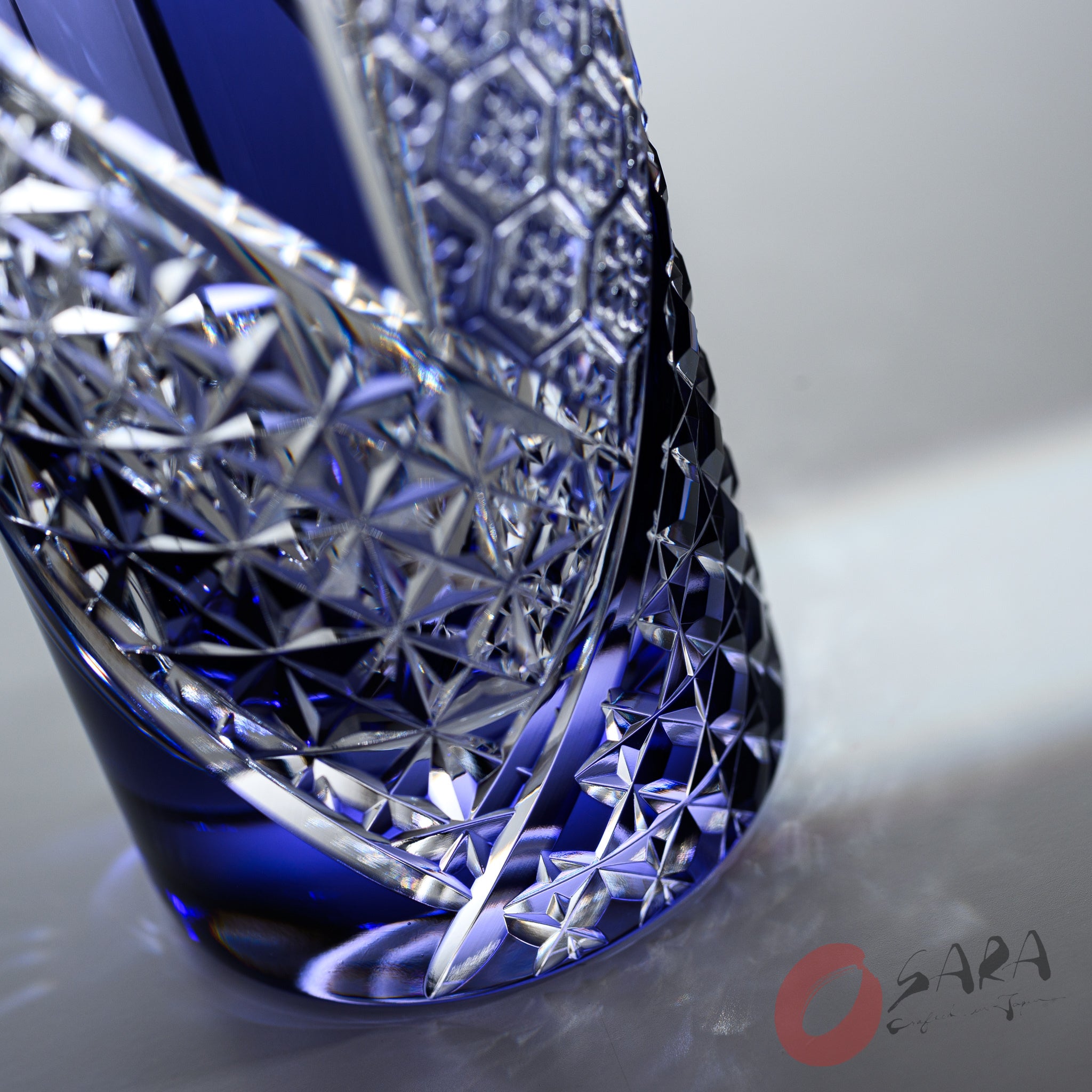 KAGAMI Crystal Edo Kiriko Vase - Hemp Leaves & Tetragonal Basket Weave Design - Japanese Cut Glass Flower Vase for Home Decor, Wedding Centerpiece & Luxury Gift