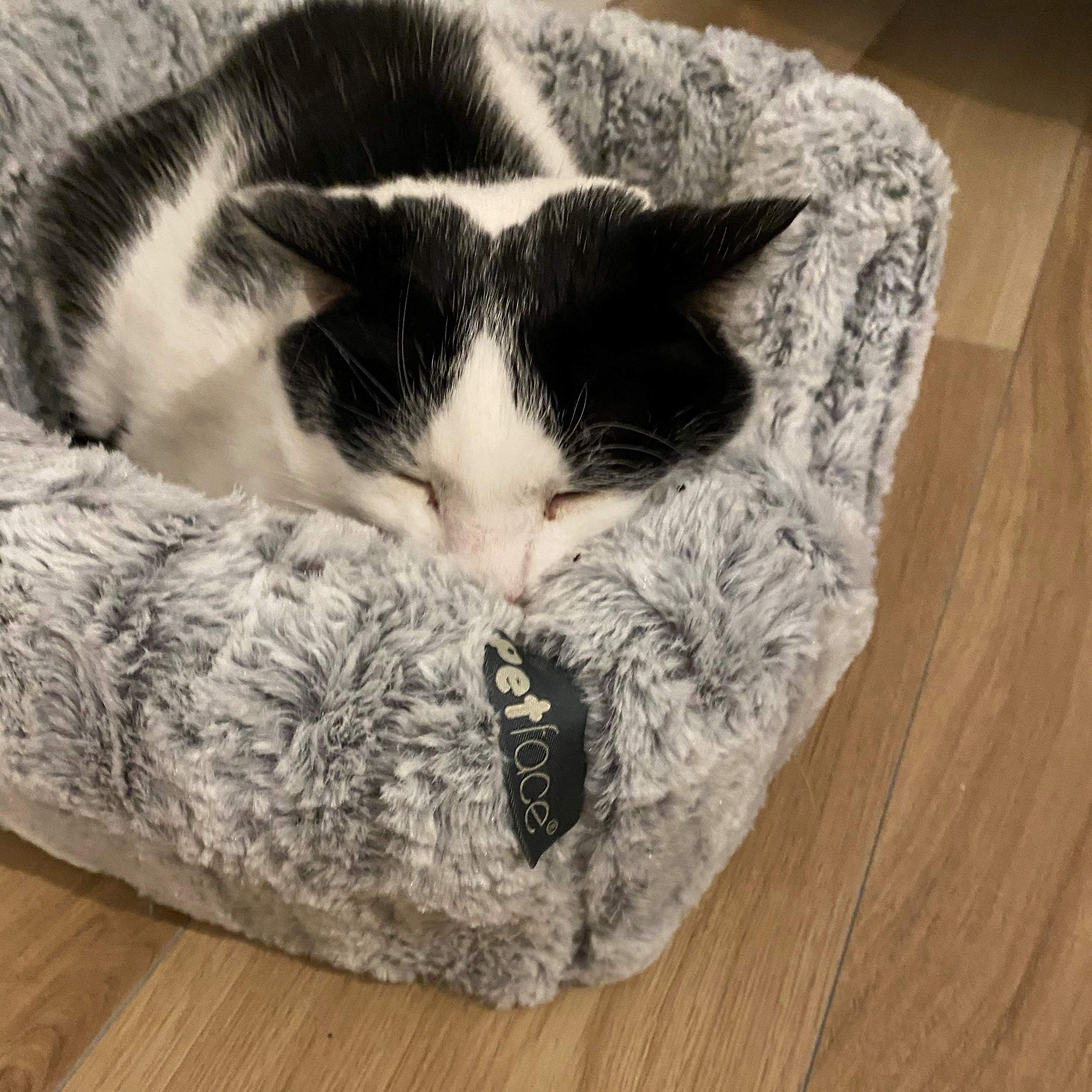 Cozy Plush Cat Cave Bed - Soft & Luxurious Bamboo Igloo Pet Bed for Cats & Kittens - Perfect for Indoor Napping, Lounging & Warm Winter Nights