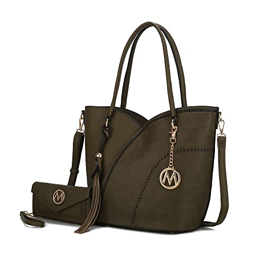 Zoely Olive
