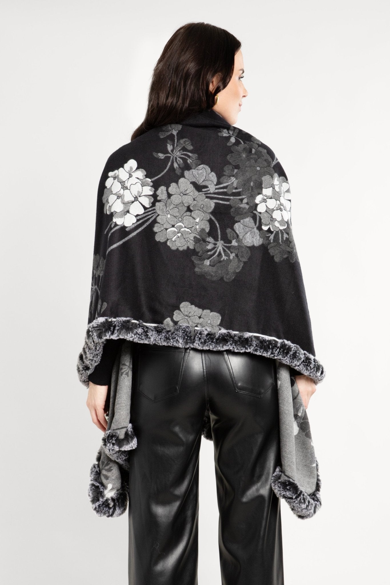 Stylish Blooming Faux Fur Scarf - Soft Winter Wrap for Women - Perfect for Cold Weather, Outdoor Activities & Fashion Accessories