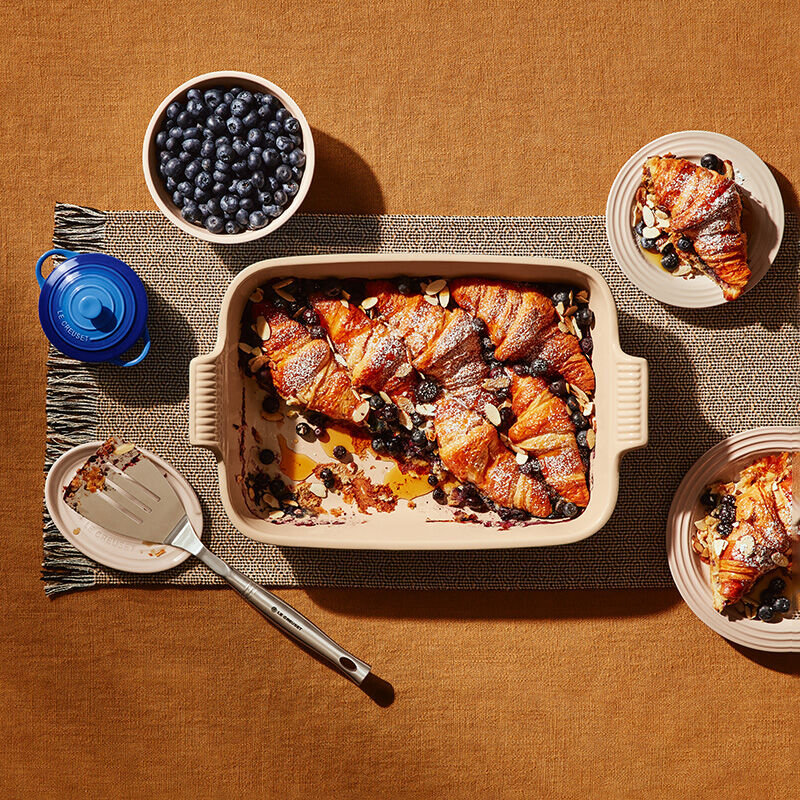Le Creuset Heritage 3.8L Rectangular Baking Dish - Oven Safe Stoneware Casserole Pan for Roasting, Baking & Serving - Durable Ceramic Cookware in Blueberry - Perfect for Casseroles, Lasagna & Holiday Meals
