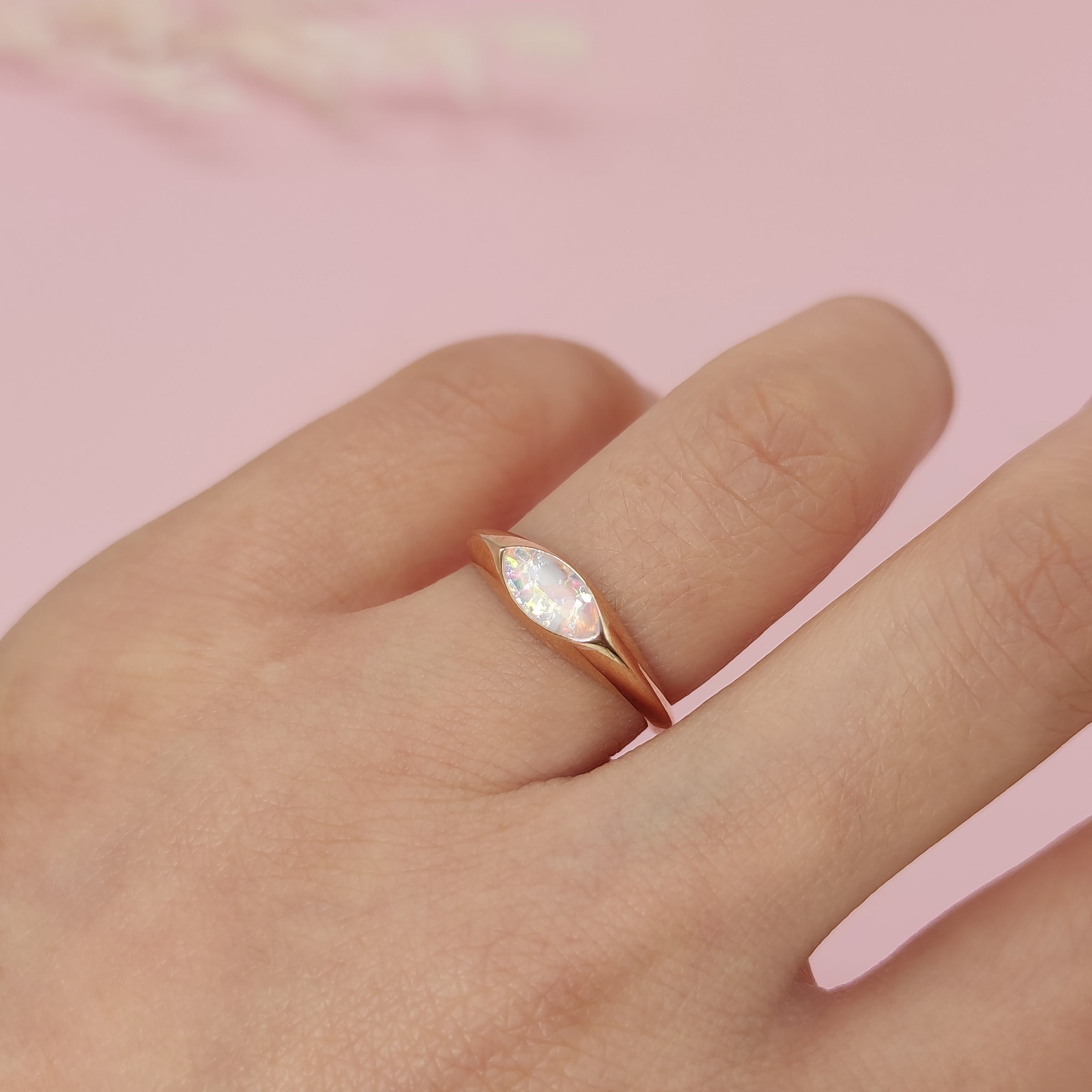 Eternal Embrace Memorial Ashes Ring - Keepsake Jewelry for Loved Ones - Perfect for Remembrance, Memorial Services & Everyday Wear