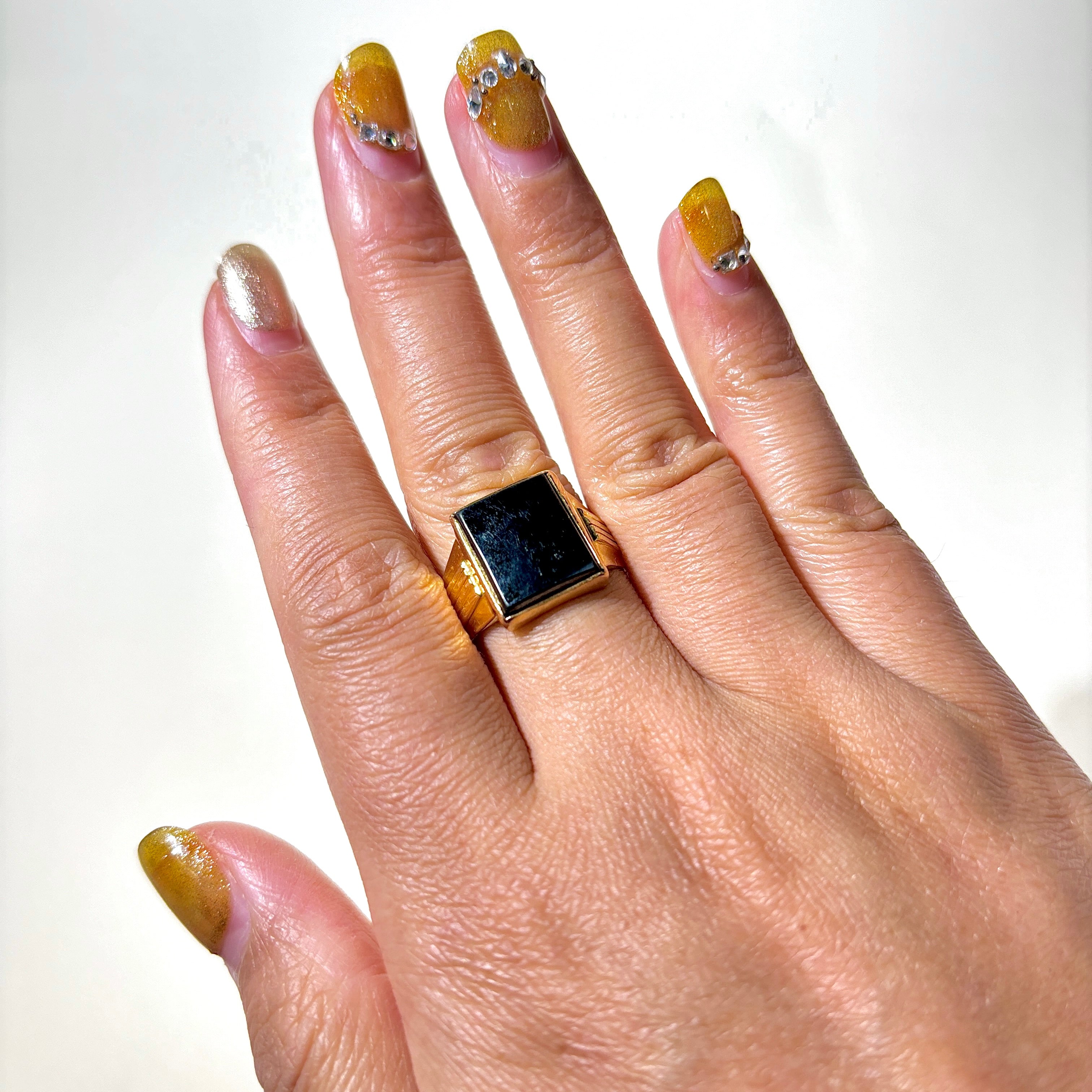 Hematite Grooved Signet Ring for Men & Women - 6.44ct Black Stone - Size 8.5 - Gothic Jewelry for Everyday Wear, Wedding Bands & Unique Gifts