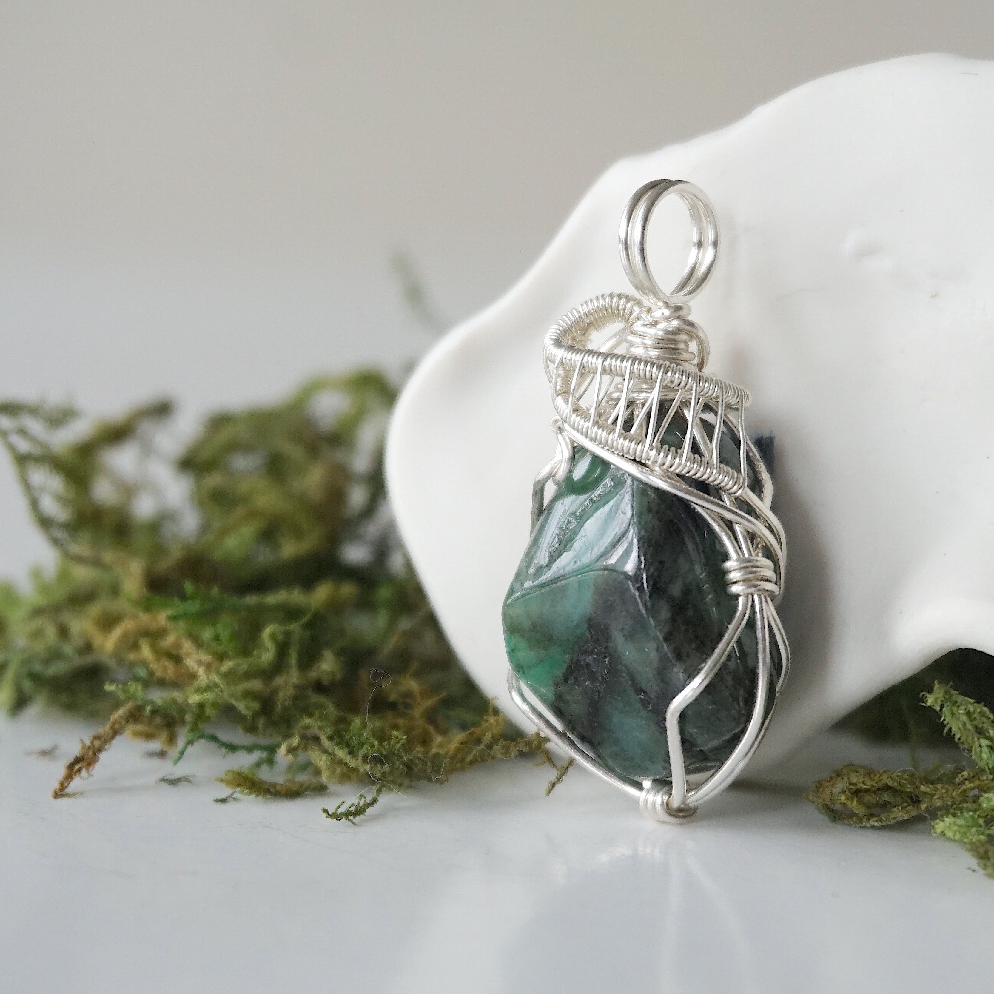 Natural Raw Emerald Pendant Necklace in 925 Sterling Silver - Elegant Handmade Jewelry for Women, Gift for Her, Boho Chic & Everyday Wear