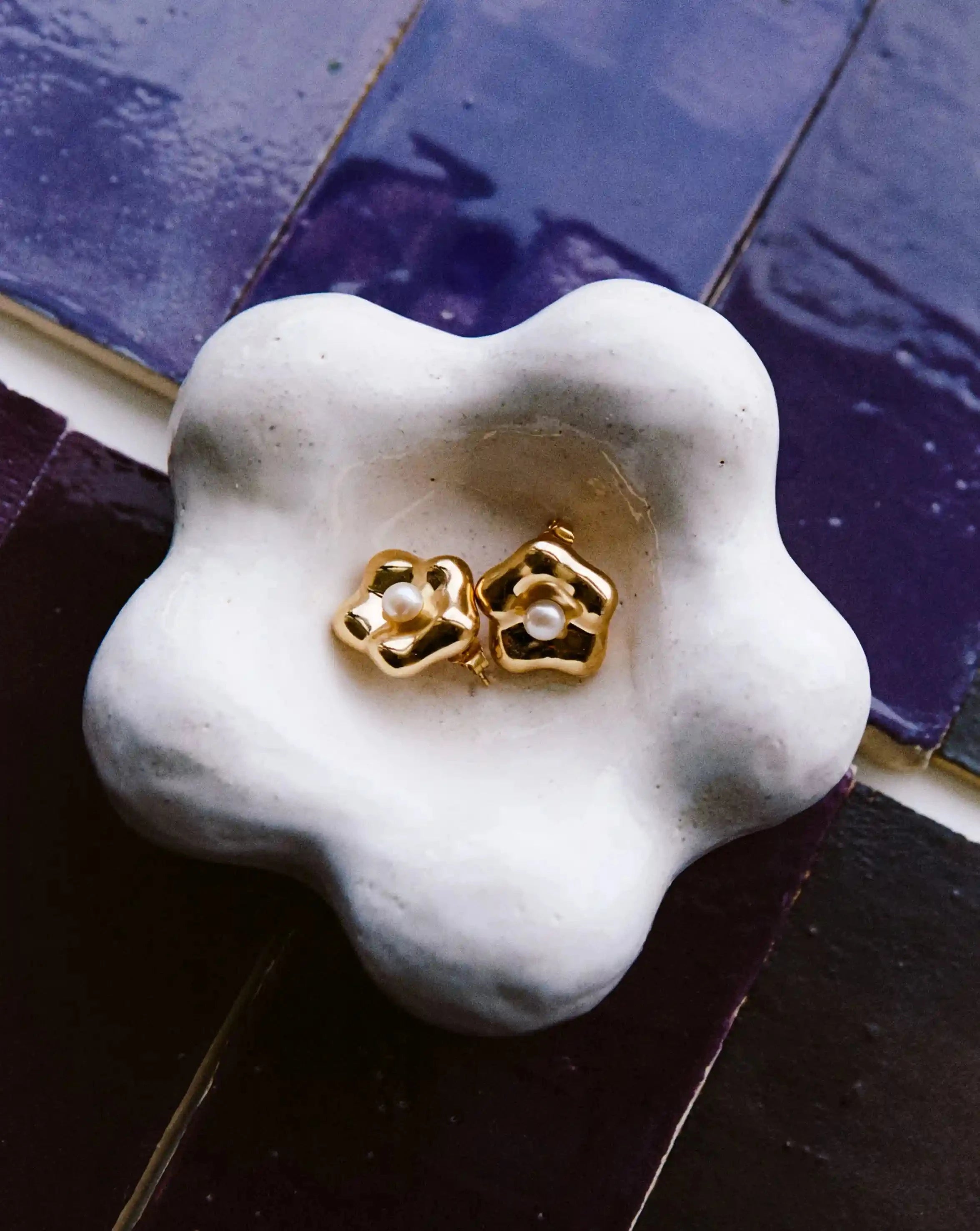 Eny Puffy Daisy Oversized Stud Earrings - 18k Gold Plated with Pearl Accents | Trendy Fashion Jewelry for Women, Perfect for Parties, Weddings & Everyday Wear