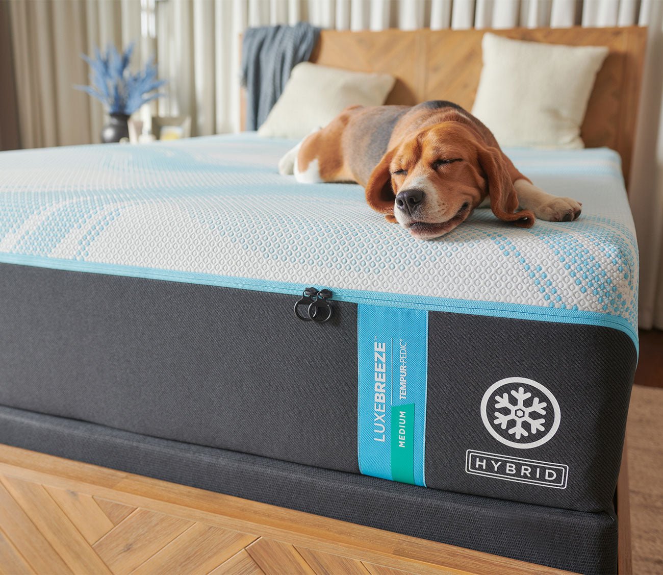 Tempur-Pedic LUXEbreeze 2.0 Medium Hybrid Cooling Mattress - Queen Size, Pressure Relief & Temperature Regulation for Hot Sleepers - Perfect for Bedroom, Guest Room & Master Suite
