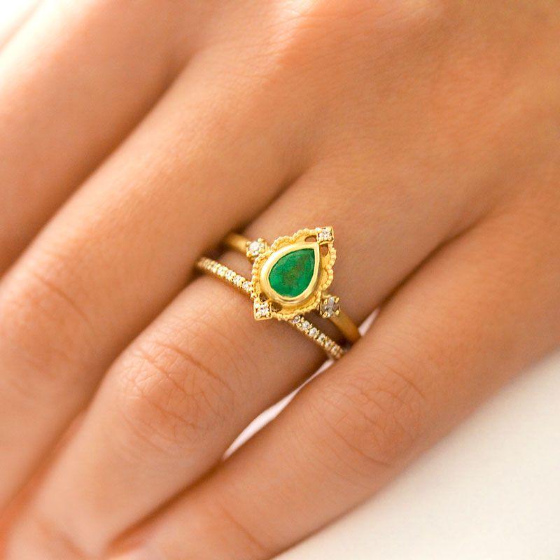 18K Gold Emerald Venezia Frame Ring for Women - Elegant Vintage Jewelry for Weddings, Parties & Special Occasions