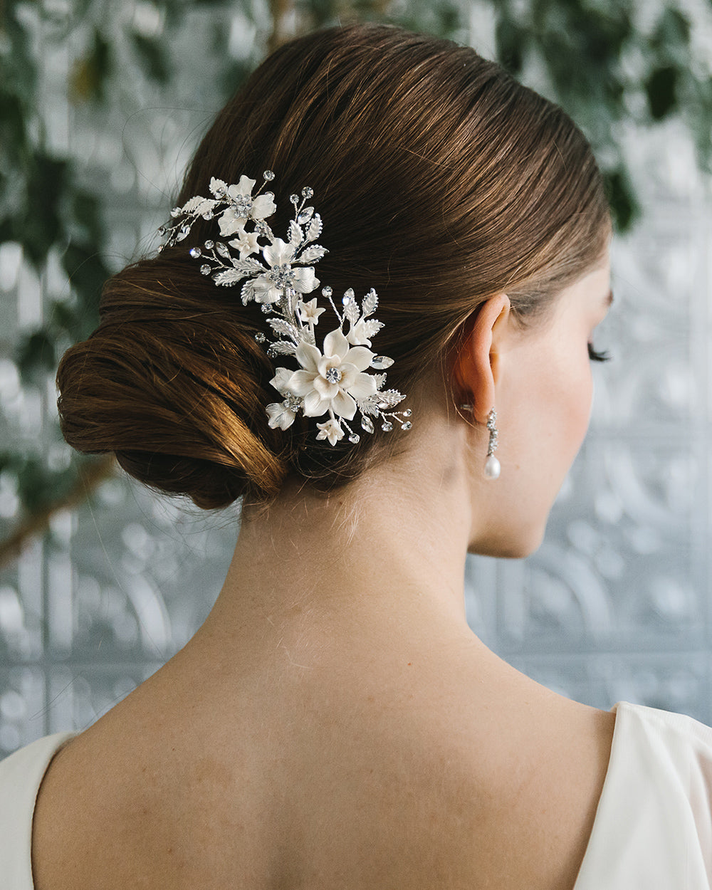 Ivory & Floral Bridal Hair Clip - Elegant Wedding Accessory for Brides, Bridesmaids, and Prom - Perfect for Updos, Half-Up Styles, and Special Occasions