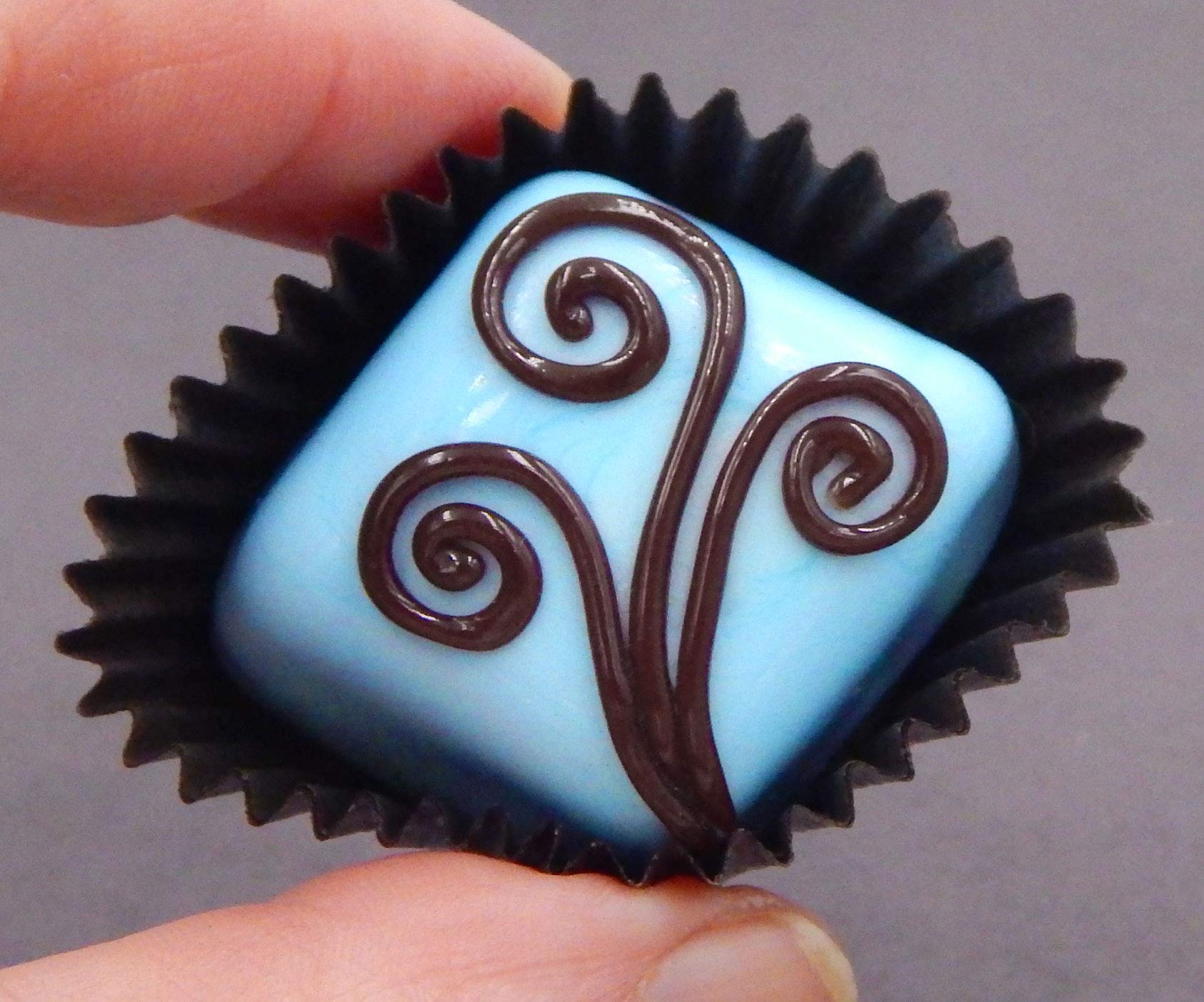 Chocolate Curls Treat - Berry Blue Flavor for Baking & Gifting