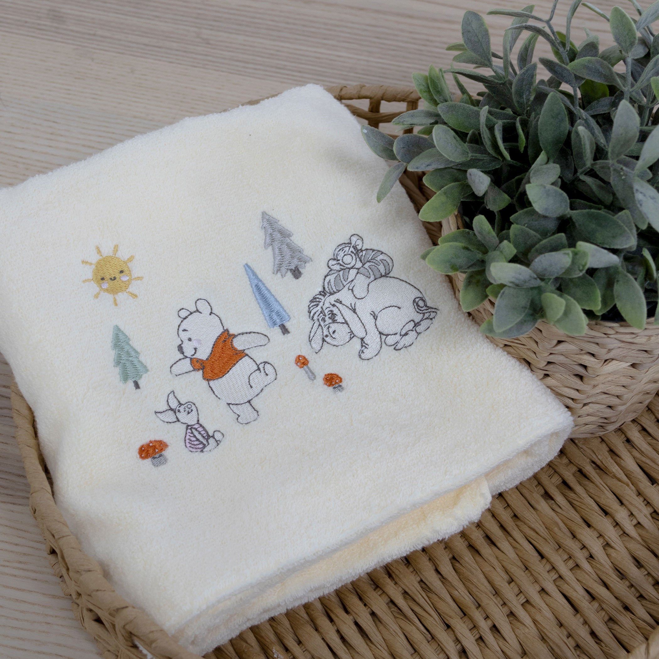 Disney Winnie the Pooh Soft Bath Towel Set - Super Absorbent & Quick Dry - Perfect for Kids Bath, Beach, Pool & Spa - 30x60 Inches (75x150cm)