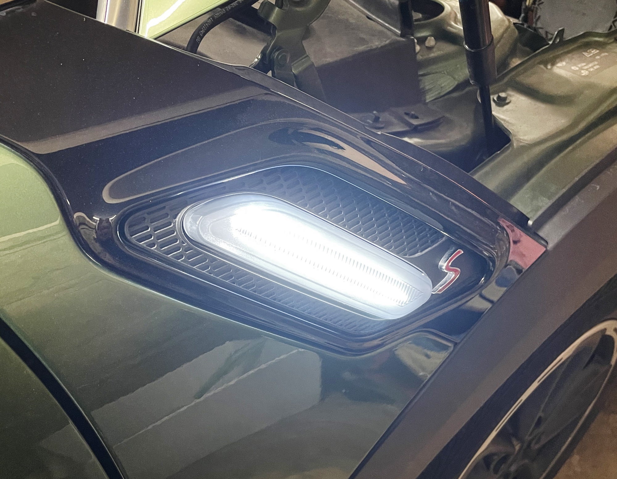 Clear Lens White LED Fender Side Marker Blinker Lights for MINI Cooper R60 R61 - Enhanced Visibility & Style Upgrade for Night Driving & Custom Car Mods