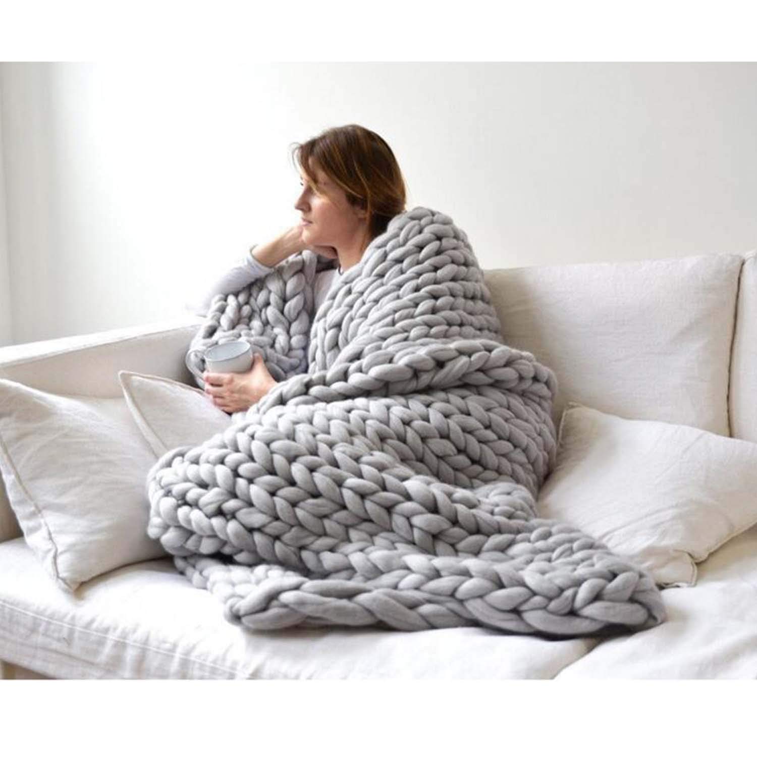 Chunky Knit Blanket - Handmade Bulky Yarn Throw - 40x40 in (100x100cm) - Soft Grey Boho Home Decor for Bed, Sofa, Chair, Pet Bed & Yoga Mat - Cozy & Warm Winter Essential for Living Room & Bedroom