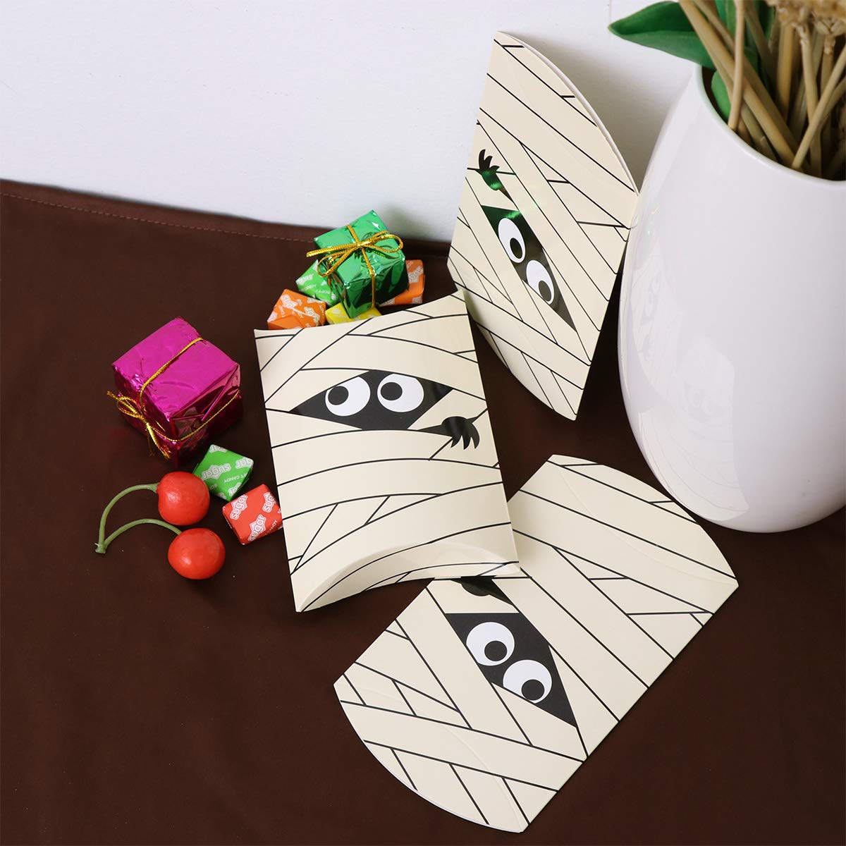 10 Pcs Halloween Mummy Shaped Candy Boxes - Paper Folding Treat Boxes for Halloween Party Favors, Wedding Favors & Trick or Treat - Perfect for Candy, Chocolates & Small Gifts