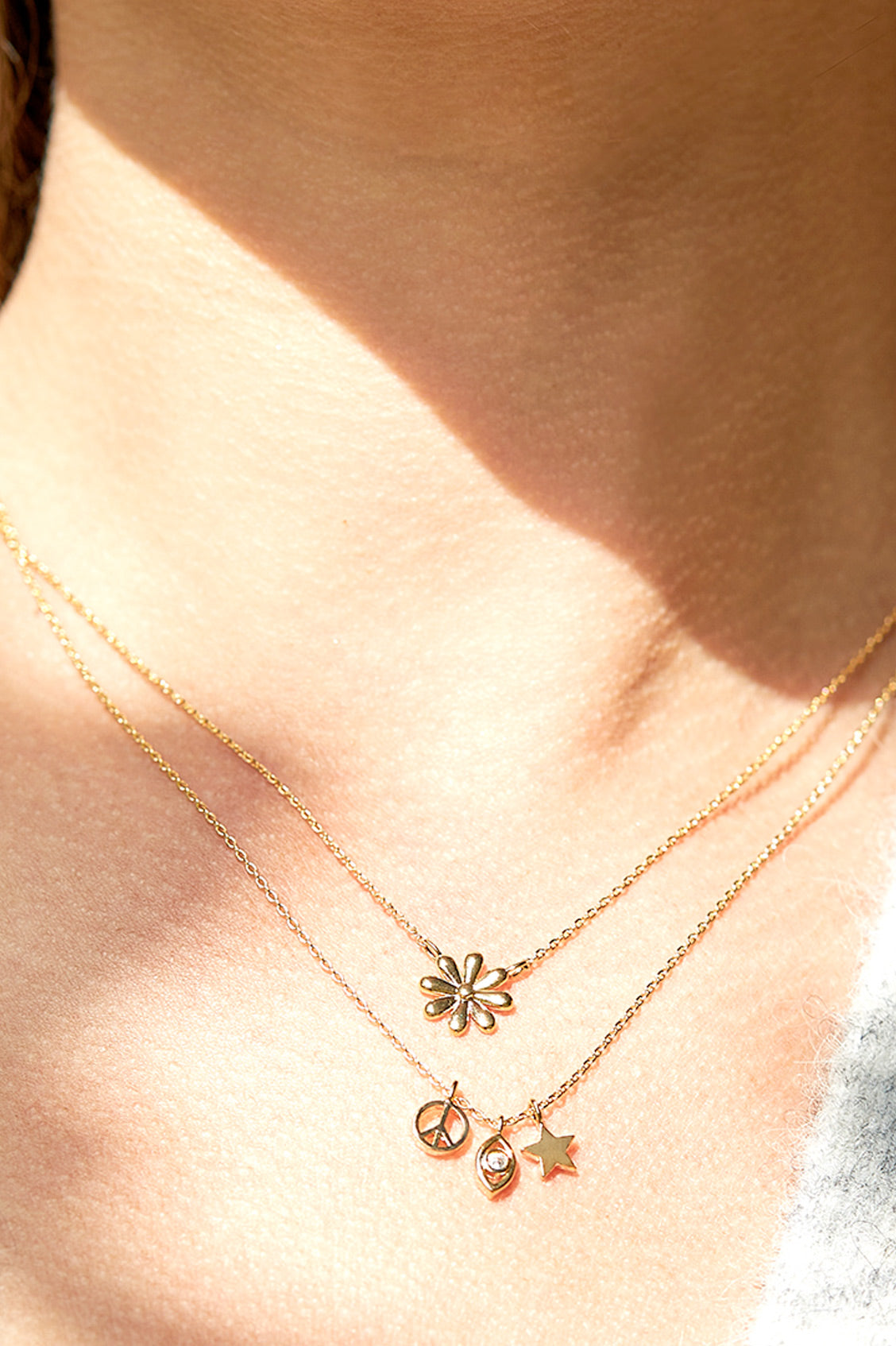 Minimal Daisy Pendant Necklace - Delicate Floral Jewelry for Women, 18K Gold Plated Daisy Flower Charm - Perfect for Everyday Wear, Gifts & Special Occasions
