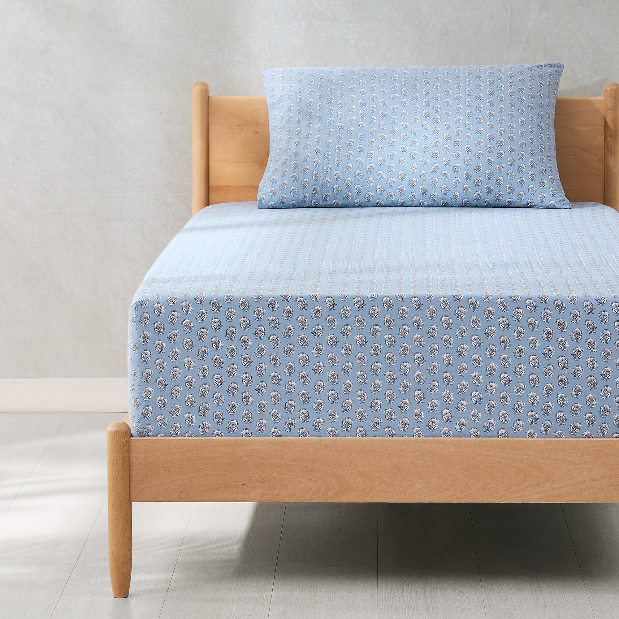 Premium Freesia Cotton Sheet Set - Soft Breathable Bed Sheets for All Seasons - Queen Size 4-Piece Set - Perfect for Home, Hotel, and Guest Room Use
