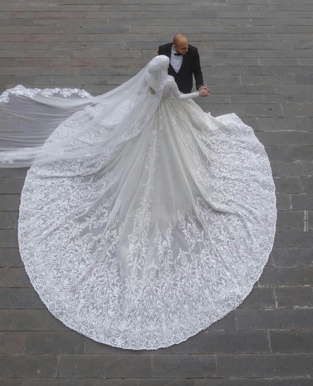Elegant Muslim Hijab A-Line Wedding Dress with Long Sleeves & Luxury Lace - Perfect for Islamic Bridal Ceremonies and Modest Formal Occasions