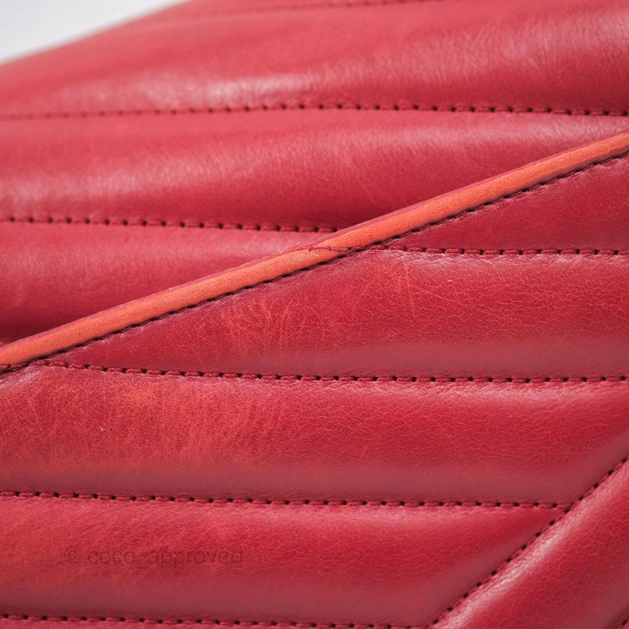 Chanel Chevron Shoulder Bag in Red Calfskin Leather with Aged Gold Hardware - Luxury Crossbody Purse for Women, Perfect for Parties, Date Nights & Special Occasions