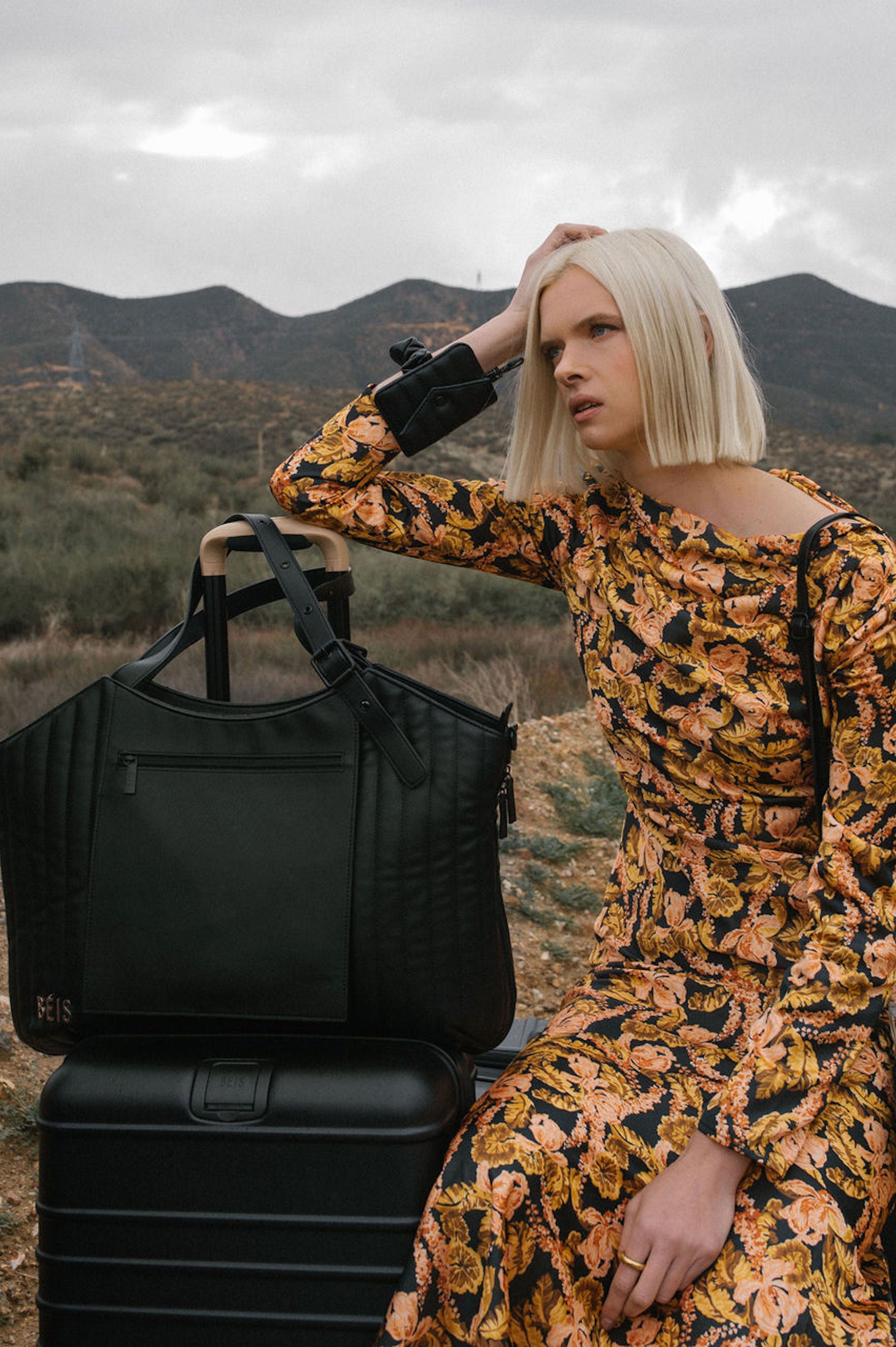 Expandable Black Overnight Bag - Perfect for Weekend Getaways, Business Trips & Gym Essentials | Durable & Stylish Travel Carry-On