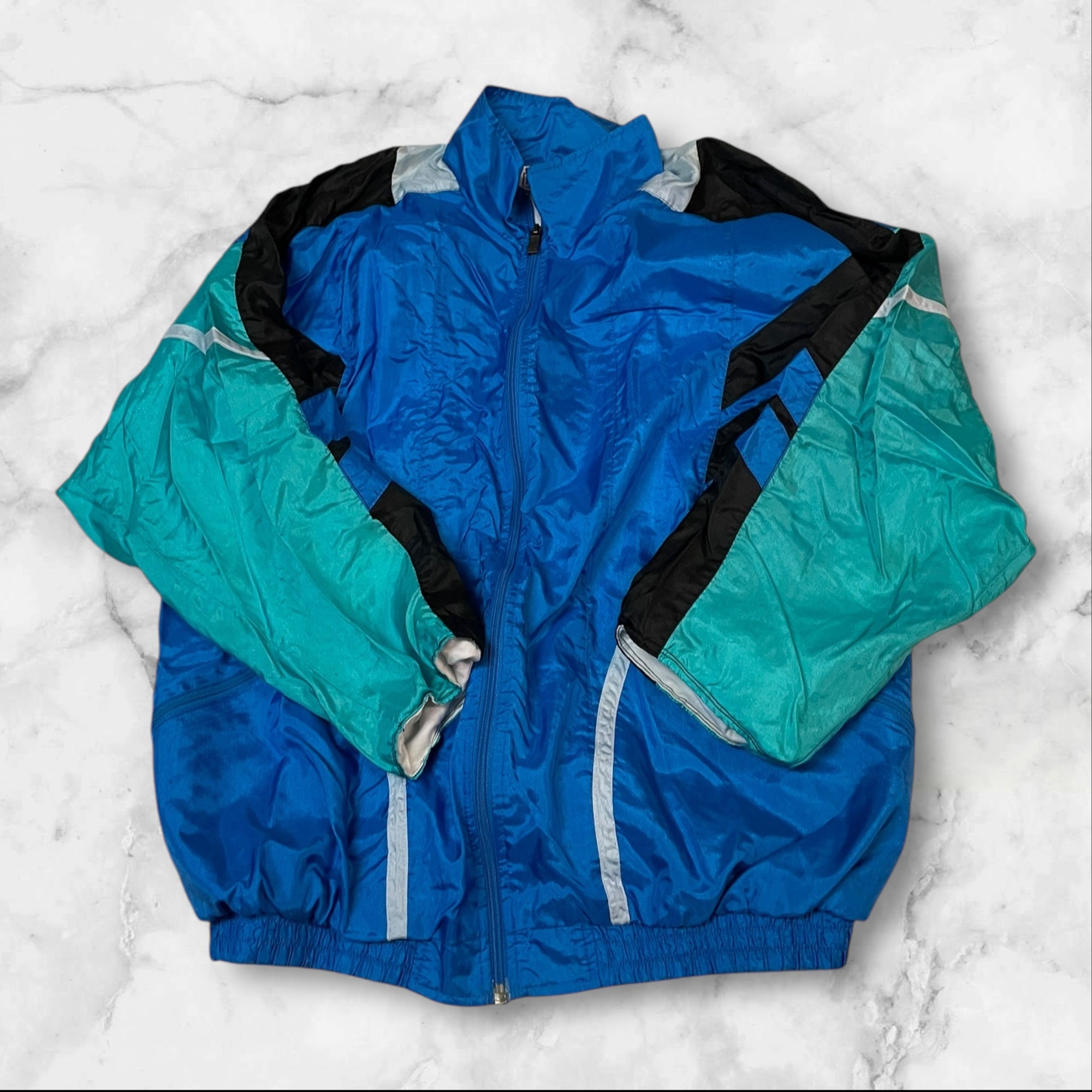 Reebok Vintage Training Jacket - Nylon Water-Resistant Windbreaker for Men & Women - Size L (Style 9544) - Perfect for Gym, Running & Outdoor Activities