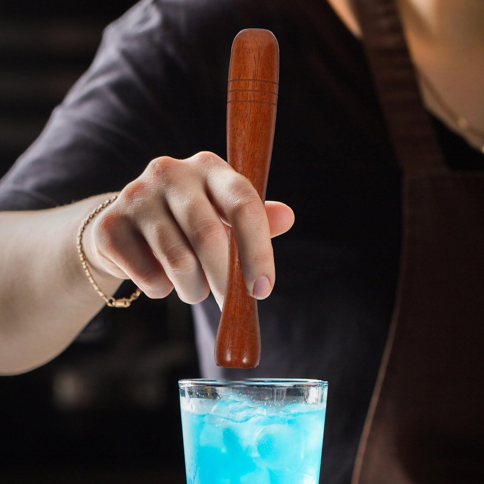 Premium Wooden Cocktail Muddler - Bar Tool for Mojitos, Ice Crushing & Mixing - Natural Wood Ice Crusher & Masher for Cocktails, Garlic, Avocado & Fruits - Perfect for Home Bars, Parties & Mixology Enthusiasts
