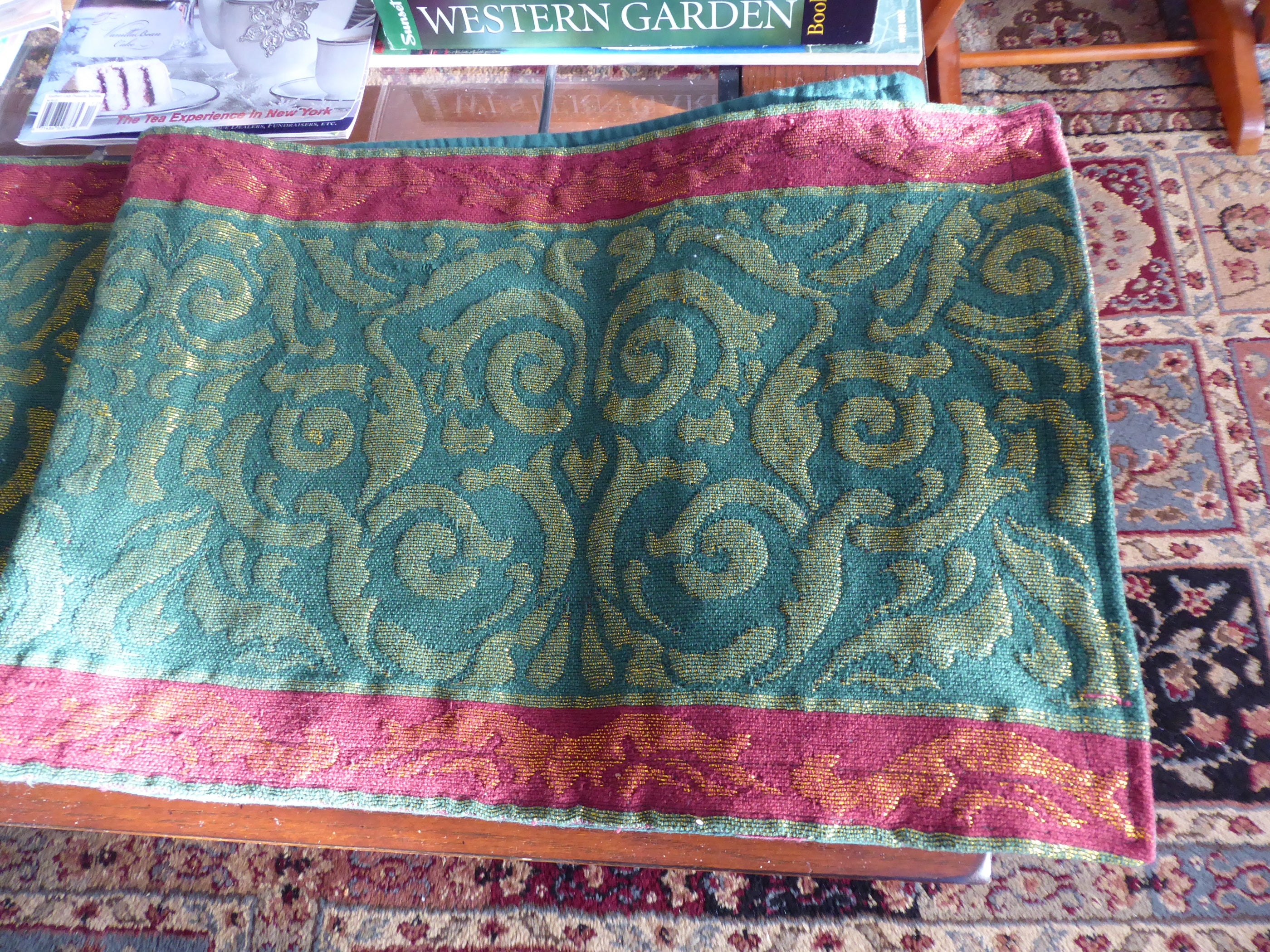 Elegant Metallic Tapestry Table Runner - Red, Green & Gold Holiday Decor - 72 Inch Long Dining Table Cover for Christmas, Thanksgiving & Special Occasions