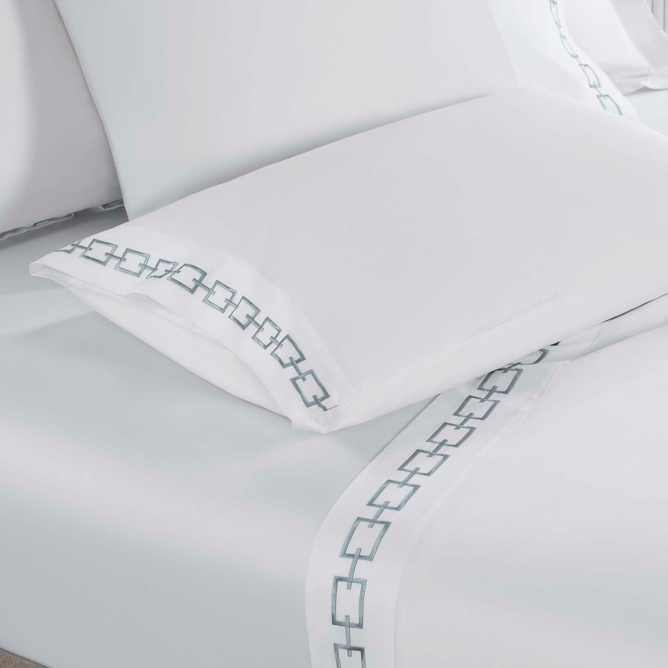 Chain Links Cotton Embroidered Deep Pocket Bed Sheet Set - Queen Size 4-Piece Luxury Bedding for Comfortable Sleep - Perfect for Master Bedroom, Guest Room & Dorm