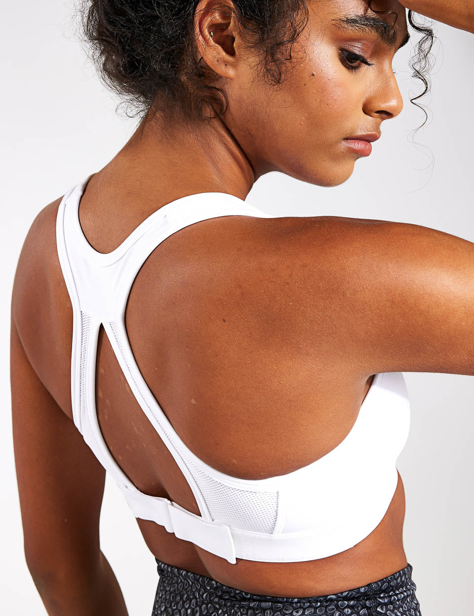 High Support Sports Bra for Women - Breathable & Comfortable White/Black Swoosh Design - Perfect for Running, Yoga & Gym Workouts