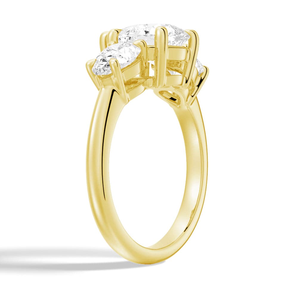 Exquisite Pear Shaped Three Stone Moissanite Engagement Ring for Women - Perfect for Proposals, Weddings & Anniversary Gifts