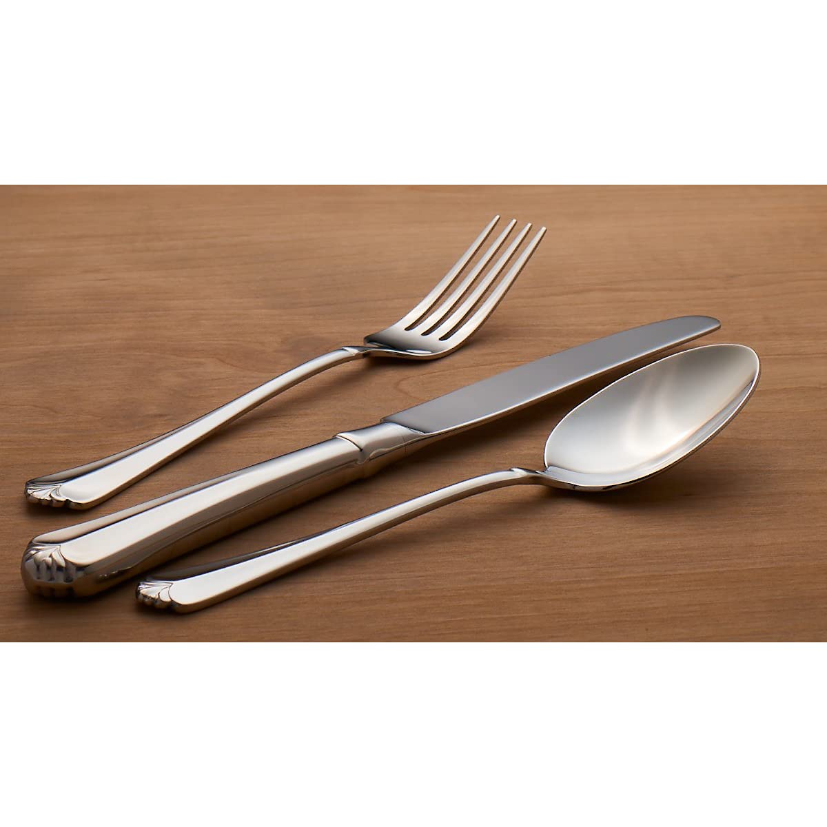 Oneida Julliard 20-Piece Stainless Steel Flatware Set - Service for 4 - Elegant Dining Utensils for Everyday Meals & Dinner Parties - Dishwasher Safe Silverware Set