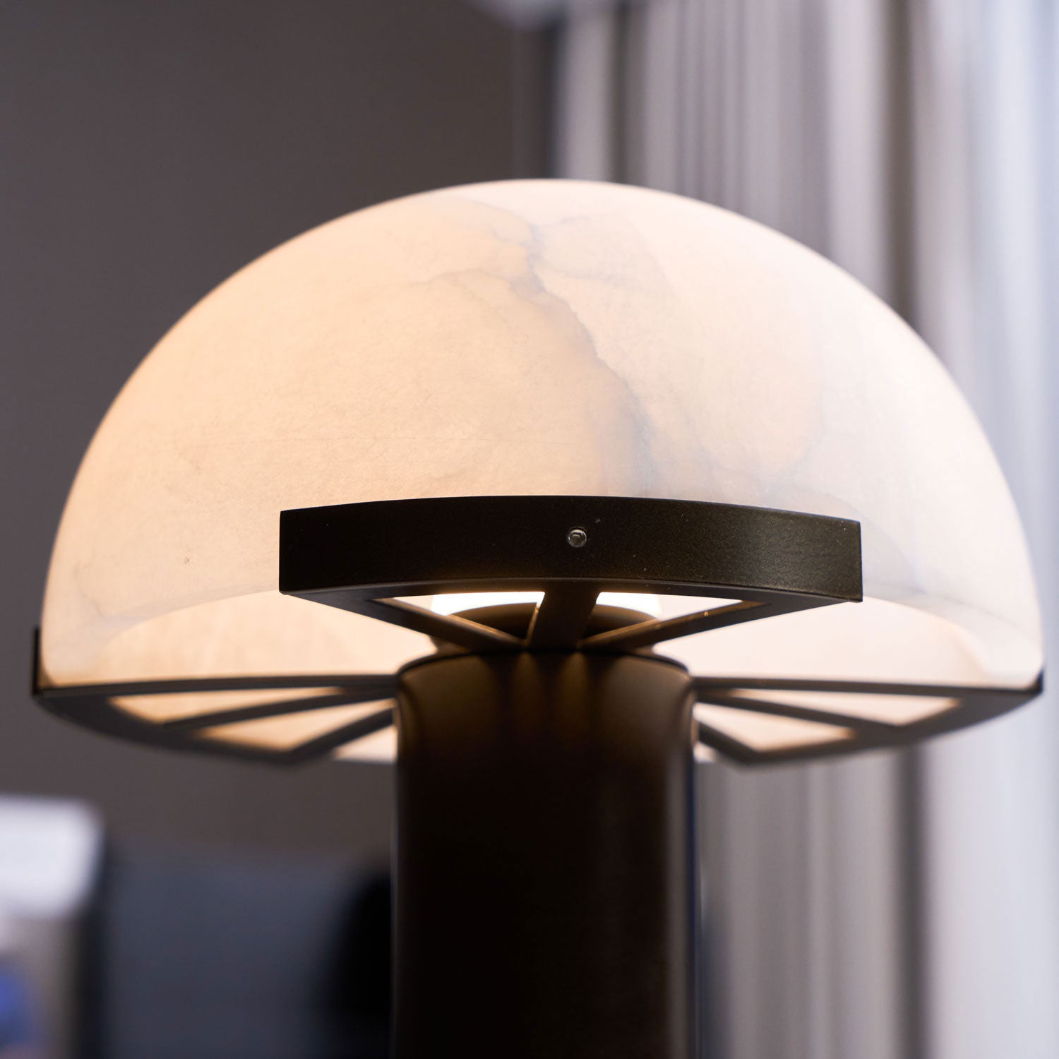 Elegant Alabaster Table Lamp - Modern Home Decor for Living Room, Bedroom & Office - Perfect for Reading, Relaxing & Enhancing Ambiance