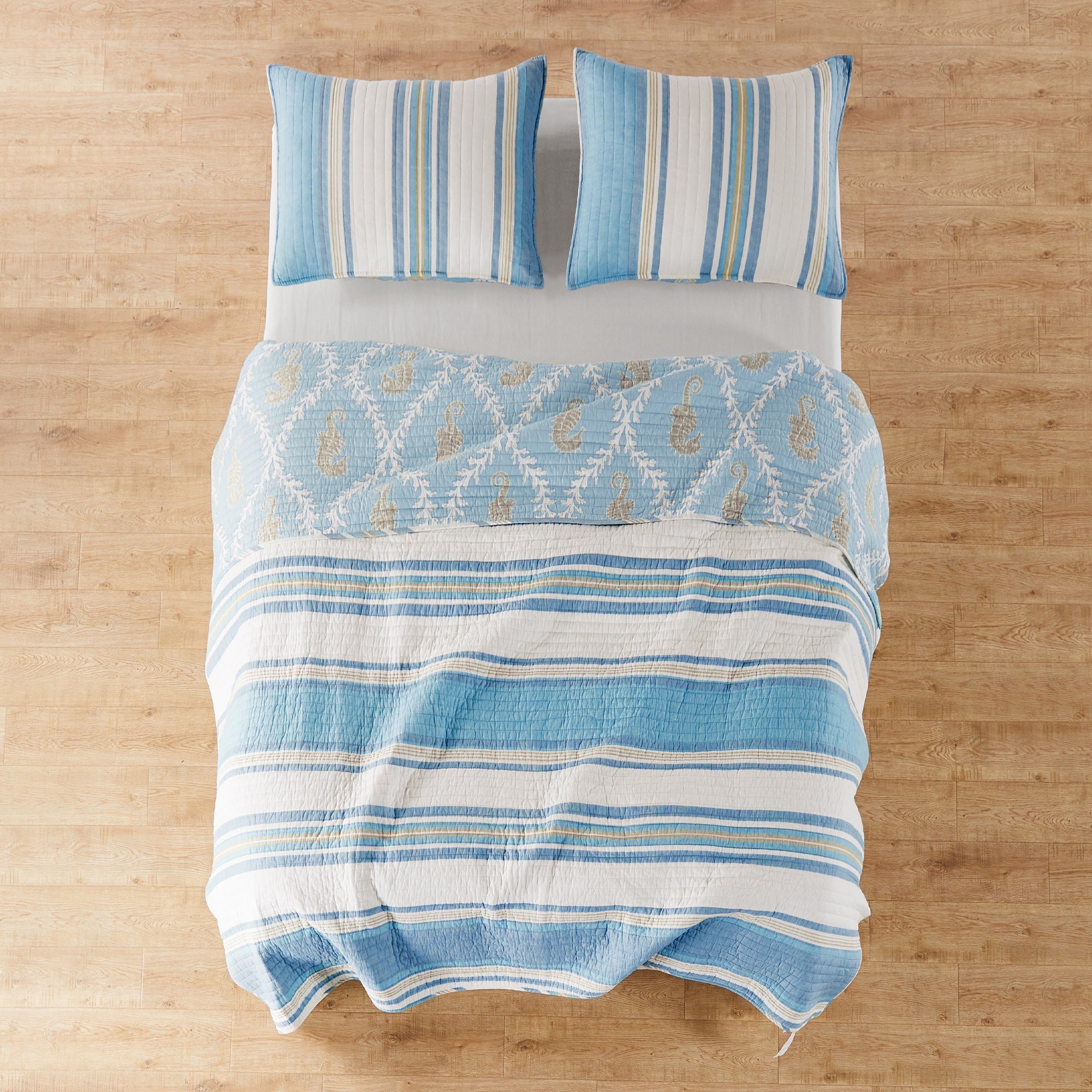 Premium Blue Maui Quilt Set - King Size Hawaiian Tropical Bedding with Matching Pillowcases | Soft Breathable Cotton for Bedroom, Guest Room & Vacation Home Decor
