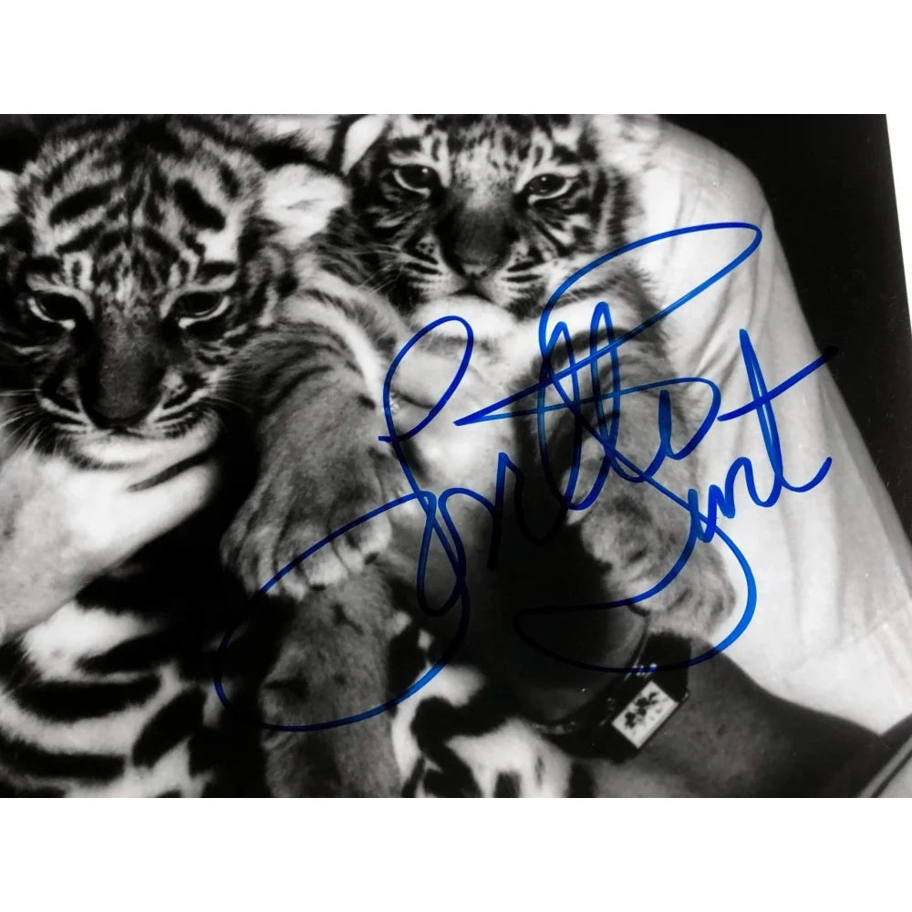 Loretta Swit Signed 8x10 Photo with JSA COA - Authentic Autograph from M*A*S*H - Margaret Houlihan Memorabilia - Perfect for Collectors, Fans, and Home Theater Decor