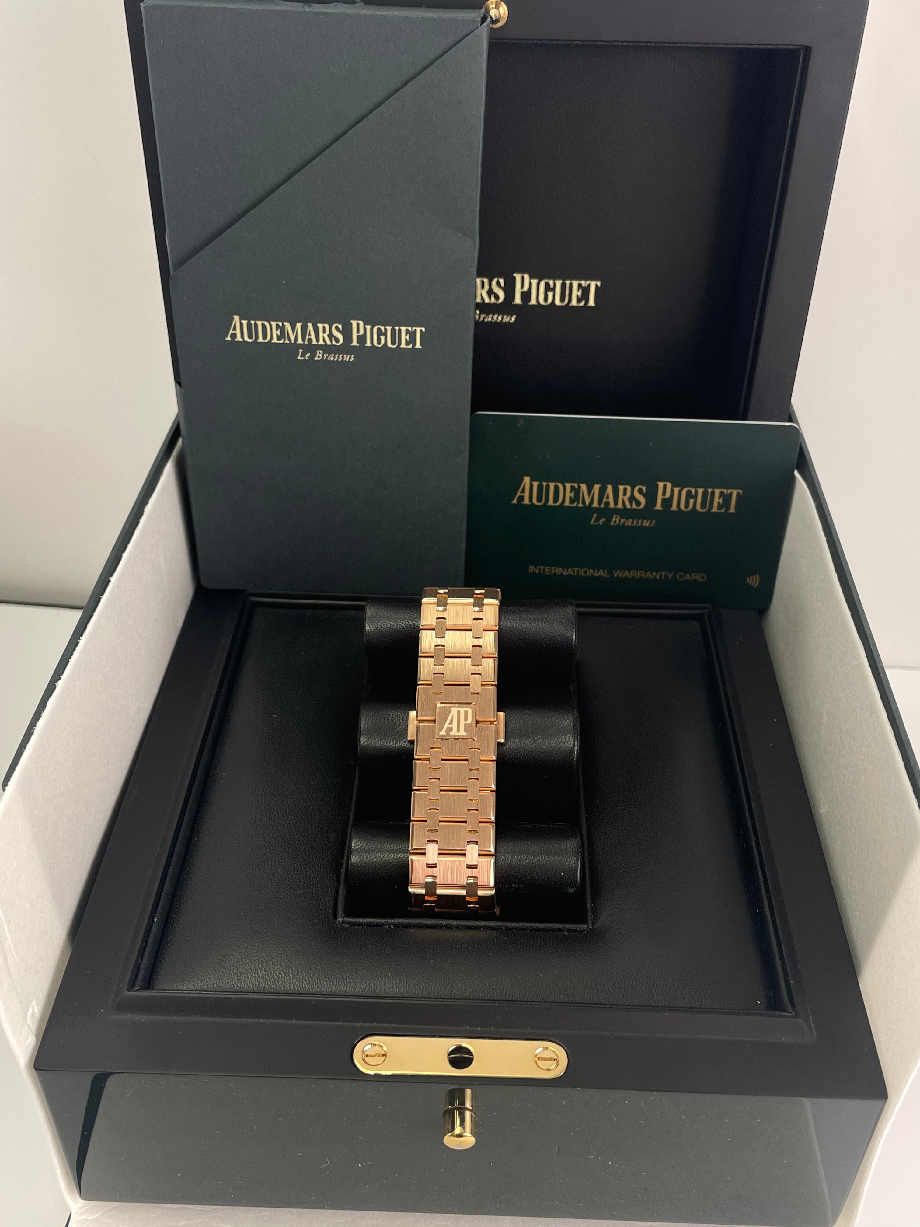 Audemars Piguet Royal Oak Selfwinding Chronograph 18K Rose Gold Watch with Brown Dial & Rose Gold Subdials (Ref#26331OR.OO.1220OR.02) - Luxury Timepiece for Business Meetings & Special Occasions