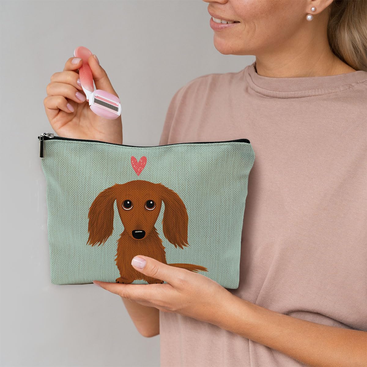 Cute Long-Haired Dachshund Cartoon Wiener Dog Heart Makeup Bag - Waterproof Travel Cosmetic Pouch with Zipper for Toiletries | Perfect for Travel, Gym & Daily Use | Funny Dachshund Puppy Design in Green