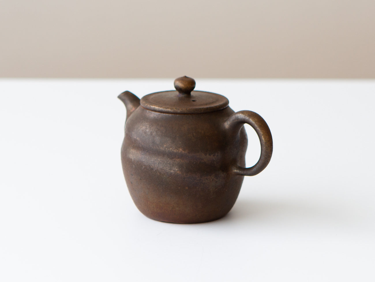 Elegant Bronze Swirl Teapot - Handcrafted Ceramic Tea Pot with Unique Design - Perfect for Afternoon Tea, Gifts & Home Decor