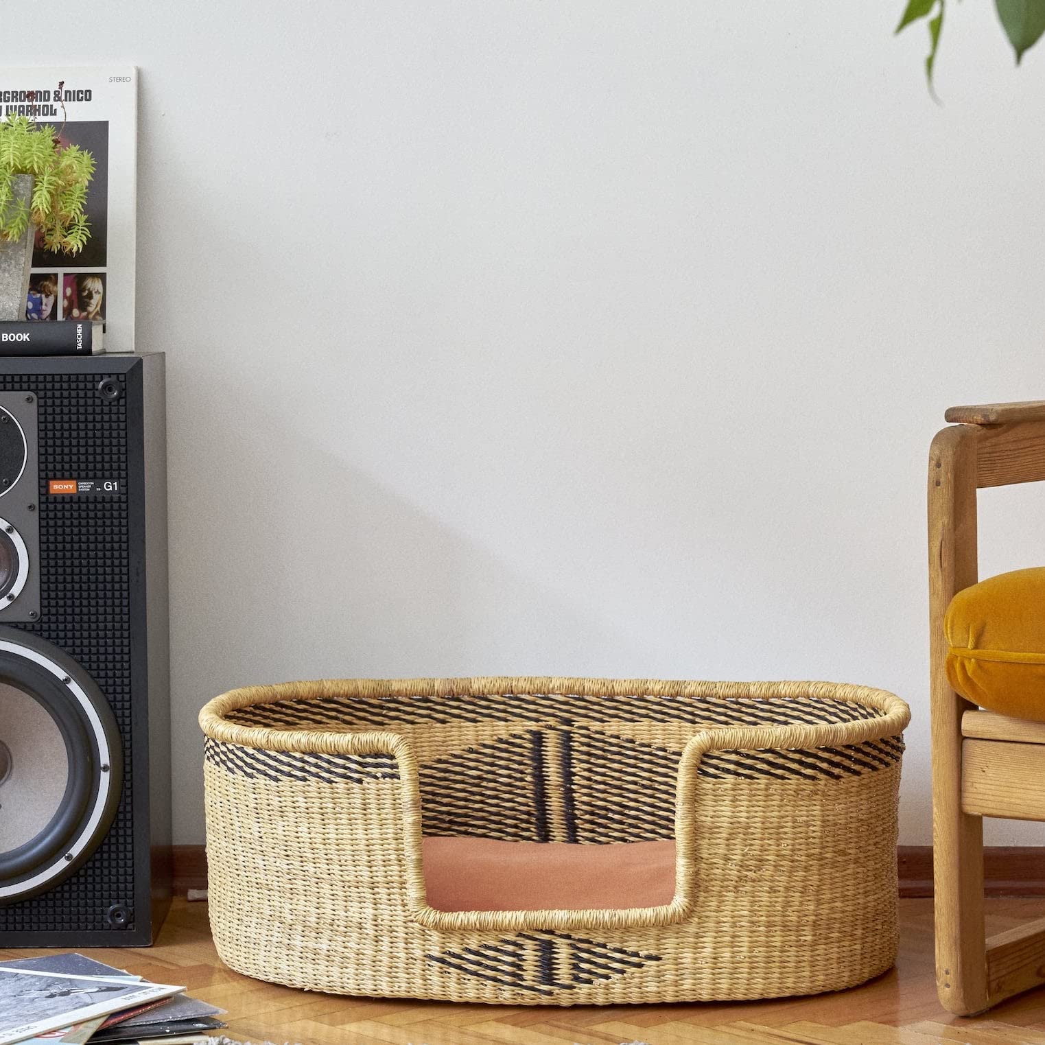 Woven Dog Bed Basket - Comfortable & Elegant Pet Bed for Small to XXL Dogs - Durable Large Dog Bed for Home Decor - Perfect Gift for Dog Lovers (Large, Bobo) - Ideal for Living Room, Bedroom & Pet-Friendly Spaces