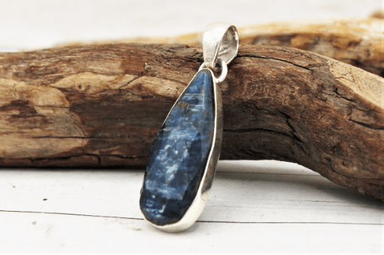 Blue Kyanite Pendant Necklace - Natural Healing Crystal Jewelry for Chakra Balancing & Stress Relief - Perfect for Meditation, Yoga & Spiritual Gifts