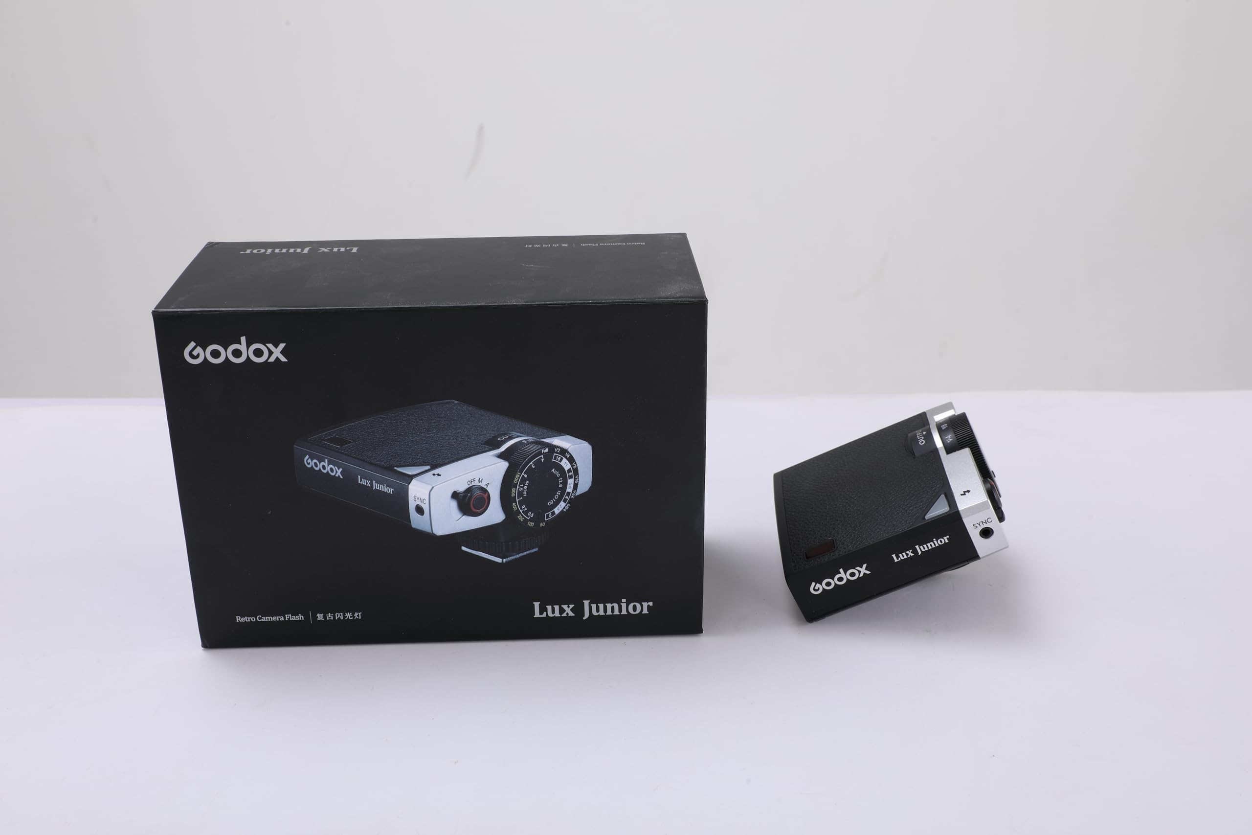 Godox Lux Junior Retro Camera Flash Speedlite - GN12, 6000K±200K CCT, Auto/Manual Modes (1/1-1/64 Power), 28mm Focal Length for Canon Nikon Sony Fuji Olympus DSLR & Mirrorless Cameras - Perfect for Portrait, Wedding & Event Photography