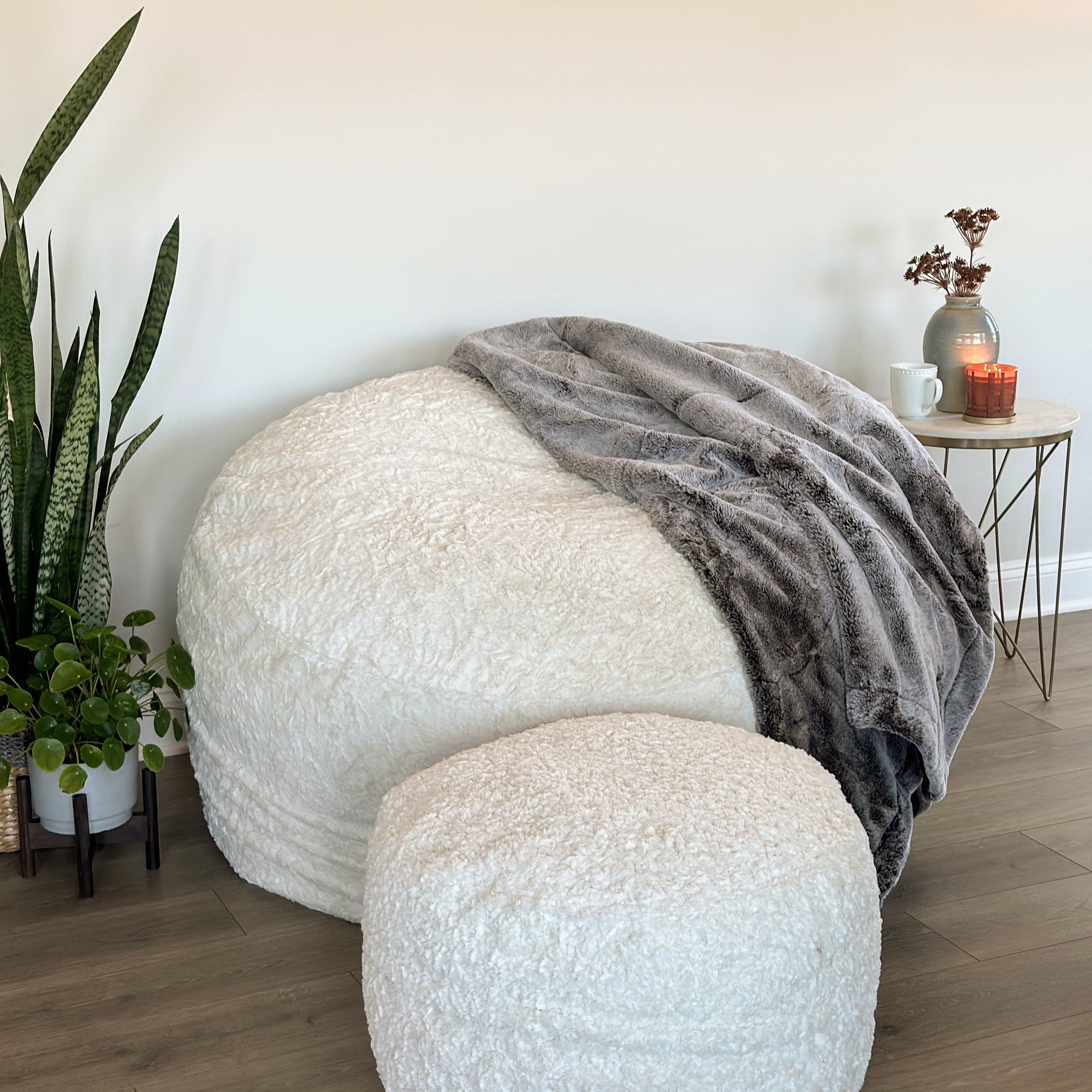 Soft & Cozy XL Chinchilla Throw Blanket - Ultra Plush Fleece Blanket for Couch, Bed & Sofa - Perfect for Winter, Gifts & Home Decor