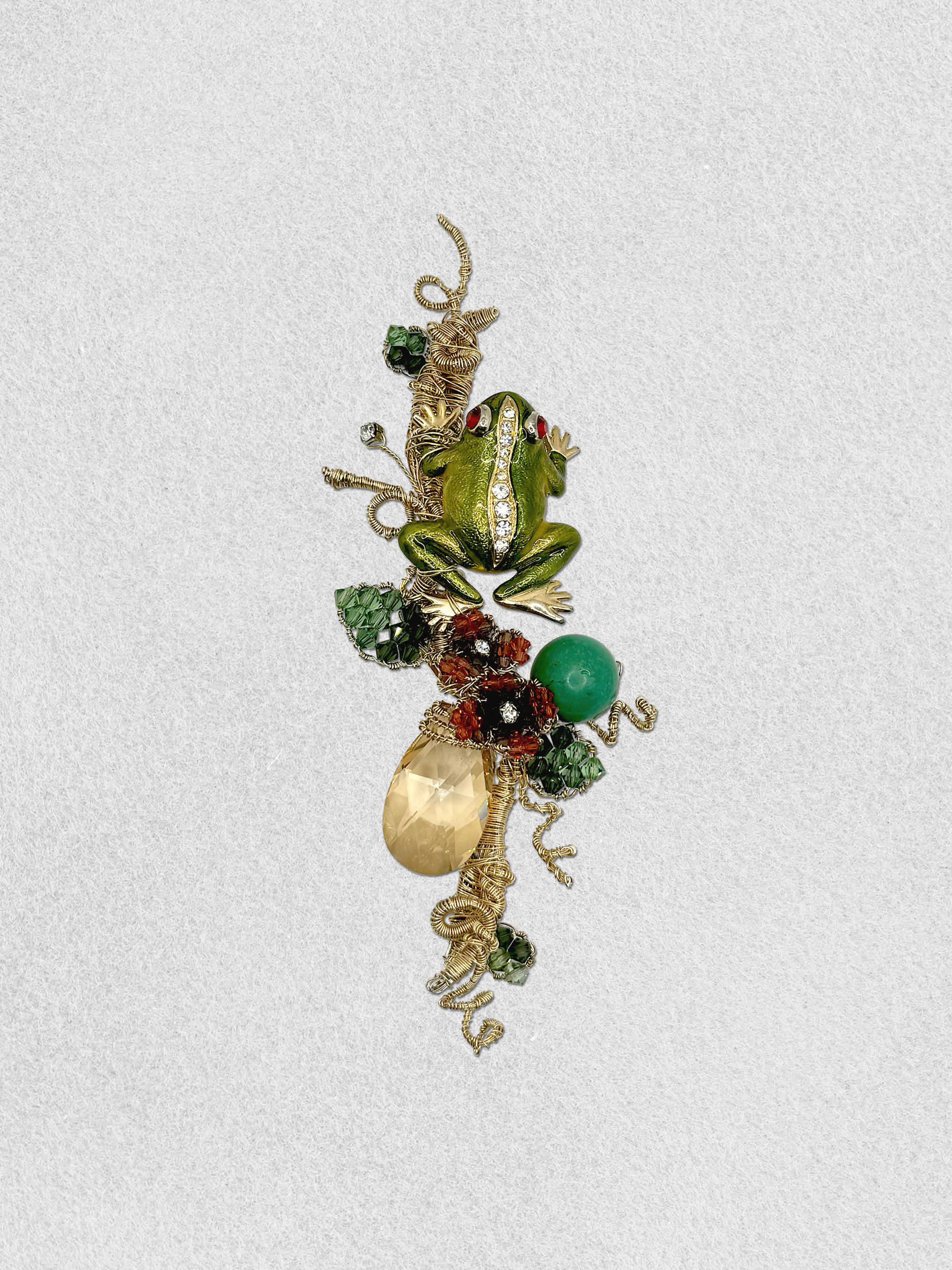 Stylish Men's Lapel Pin - Olive Frog Charm for Suits & Blazers | Formal & Casual Wear Accessories