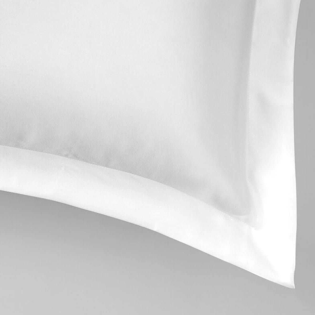Sheridan Lanham SNOW TAILORED Silk Pillowcase - 100% Pure Mulberry Silk Pillow Cover for Hair & Skin Care, Luxury Bedding for Women & Men - Perfect for Beauty Sleep & Anti-Aging Skincare Routine