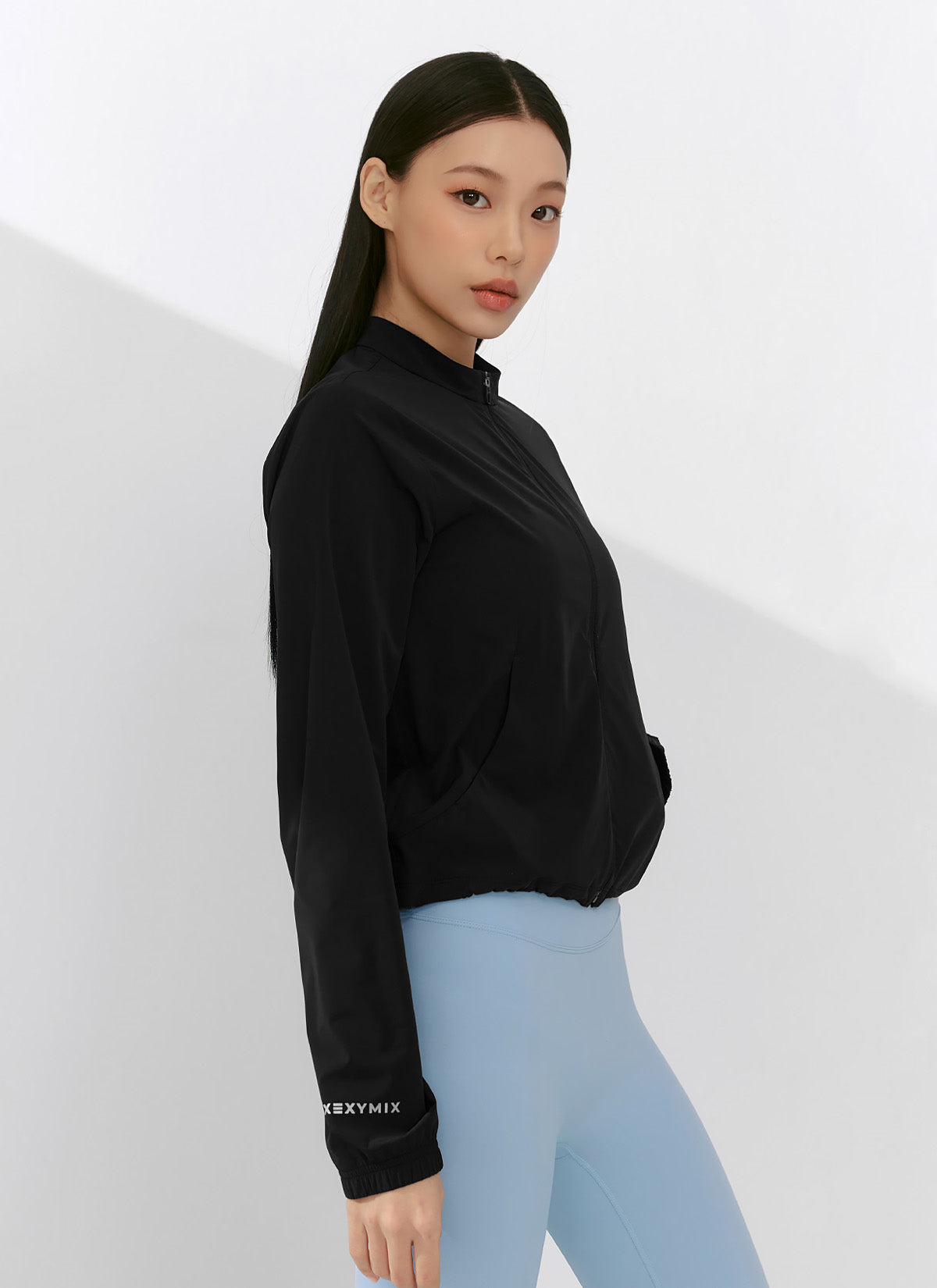 Lightweight Big Logo Cropped Windbreaker Jacket - Perfect for Running, Hiking & Outdoor Activities