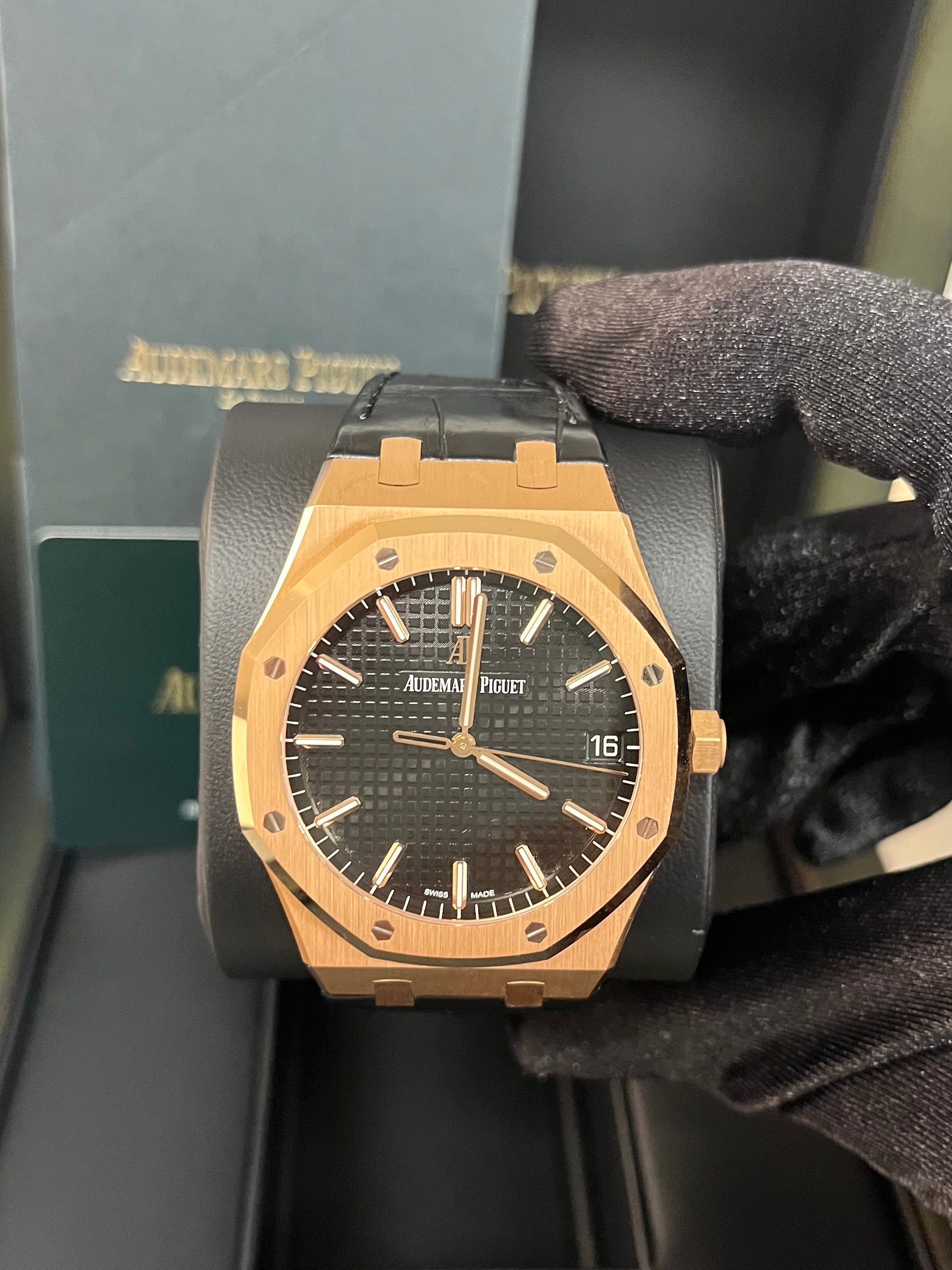 Audemars Piguet Royal Oak Selfwinding Rose Gold Watch with Black Dial & Leather Strap 15500OR.OO.D002CR.01 - Luxury Timepiece for Business Meetings & Formal Events